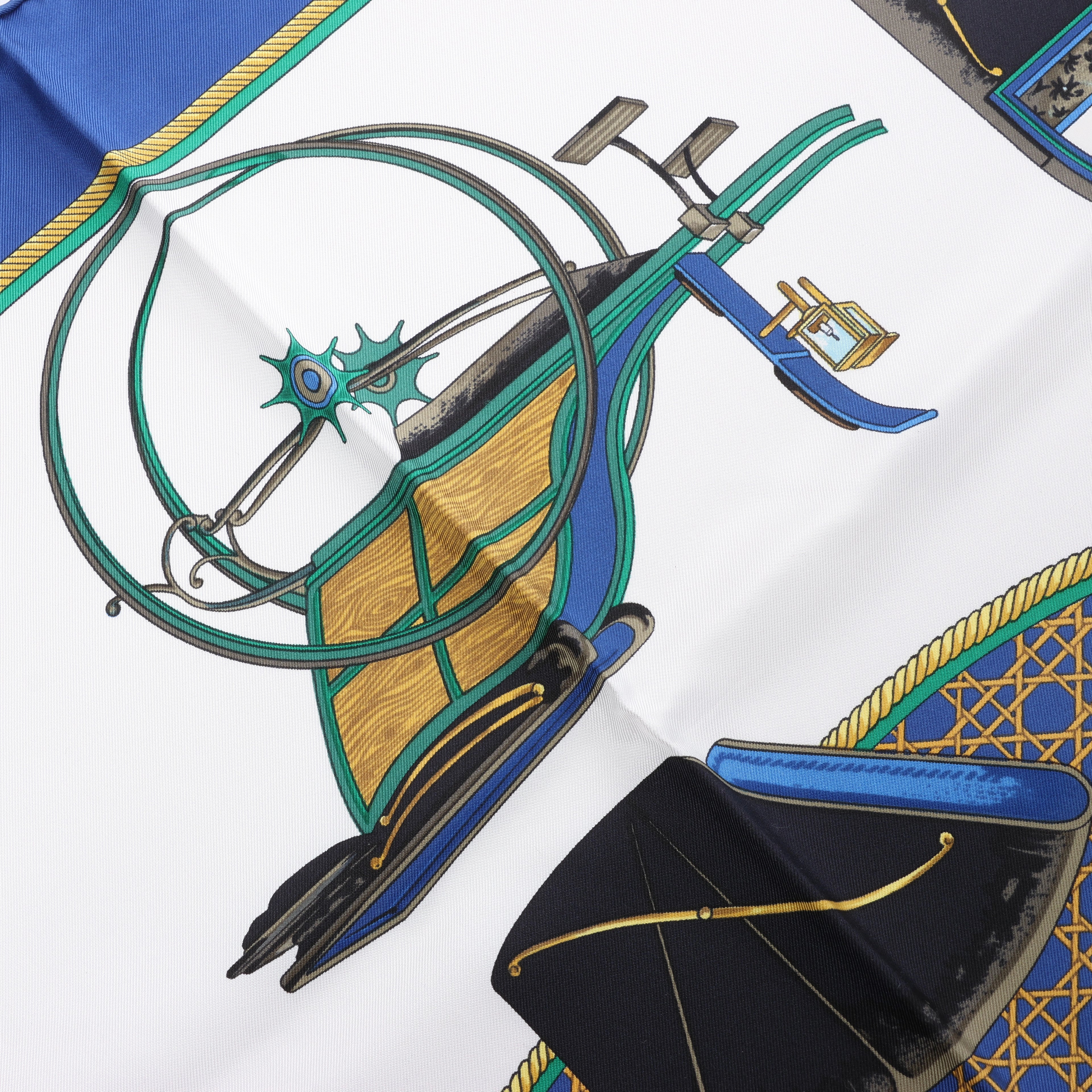 Pañuelo de seda Hermès Carré 90 "LES VOITURES A TRANSFORMATION" en azul