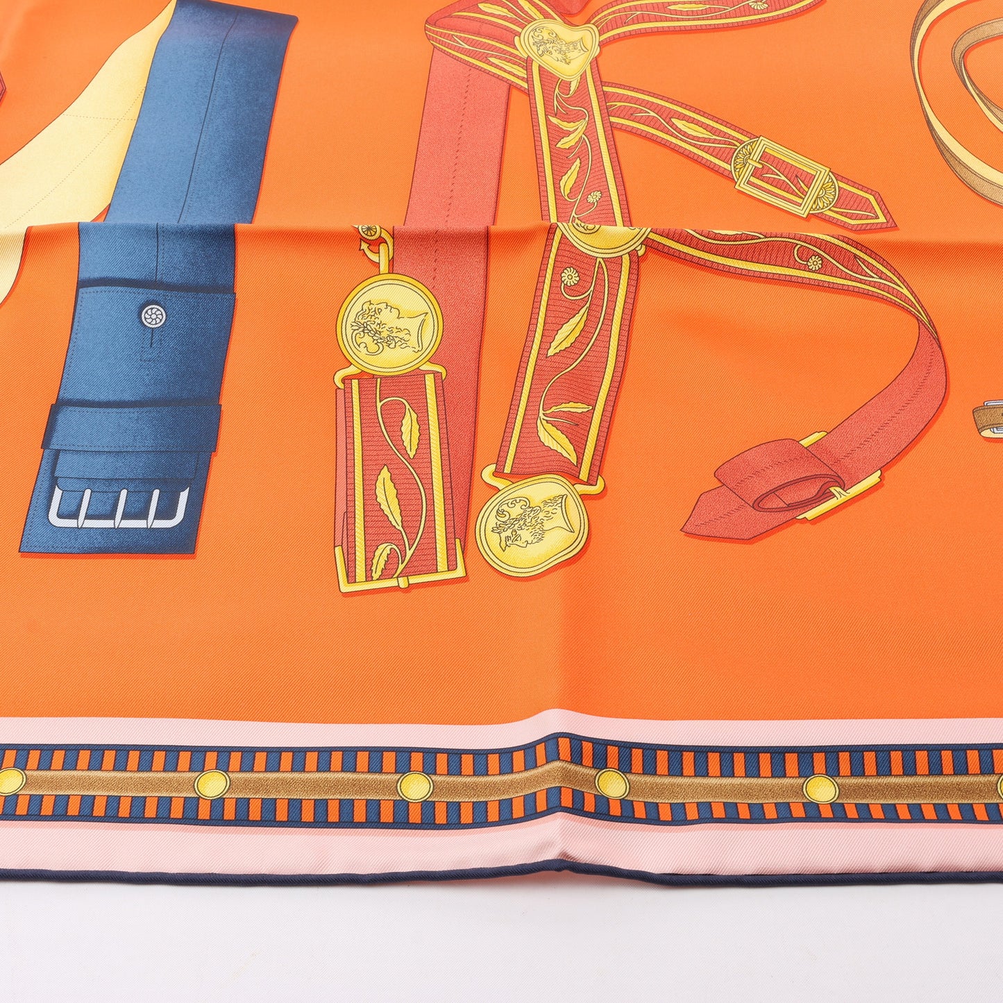 Hermès Carré 90 „LETTRES EQUESTRES“ Schal aus 100 % Seide in Orange