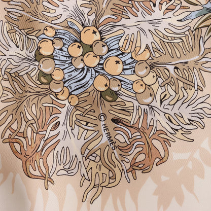 Hermès Carré 90 "LIle Deserte" Silk handkerchief in Beige