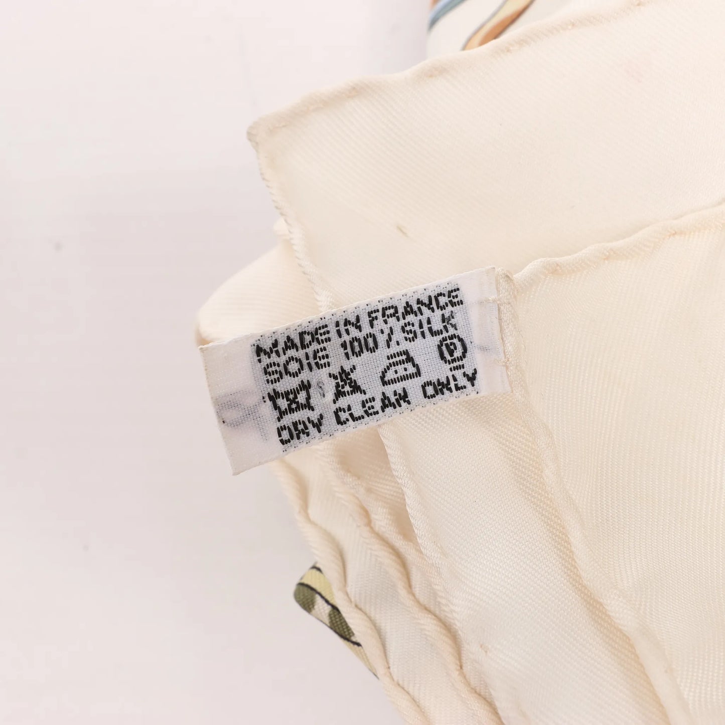 Hermès Carré 90 "LIle Deserte" Silk handkerchief in Beige