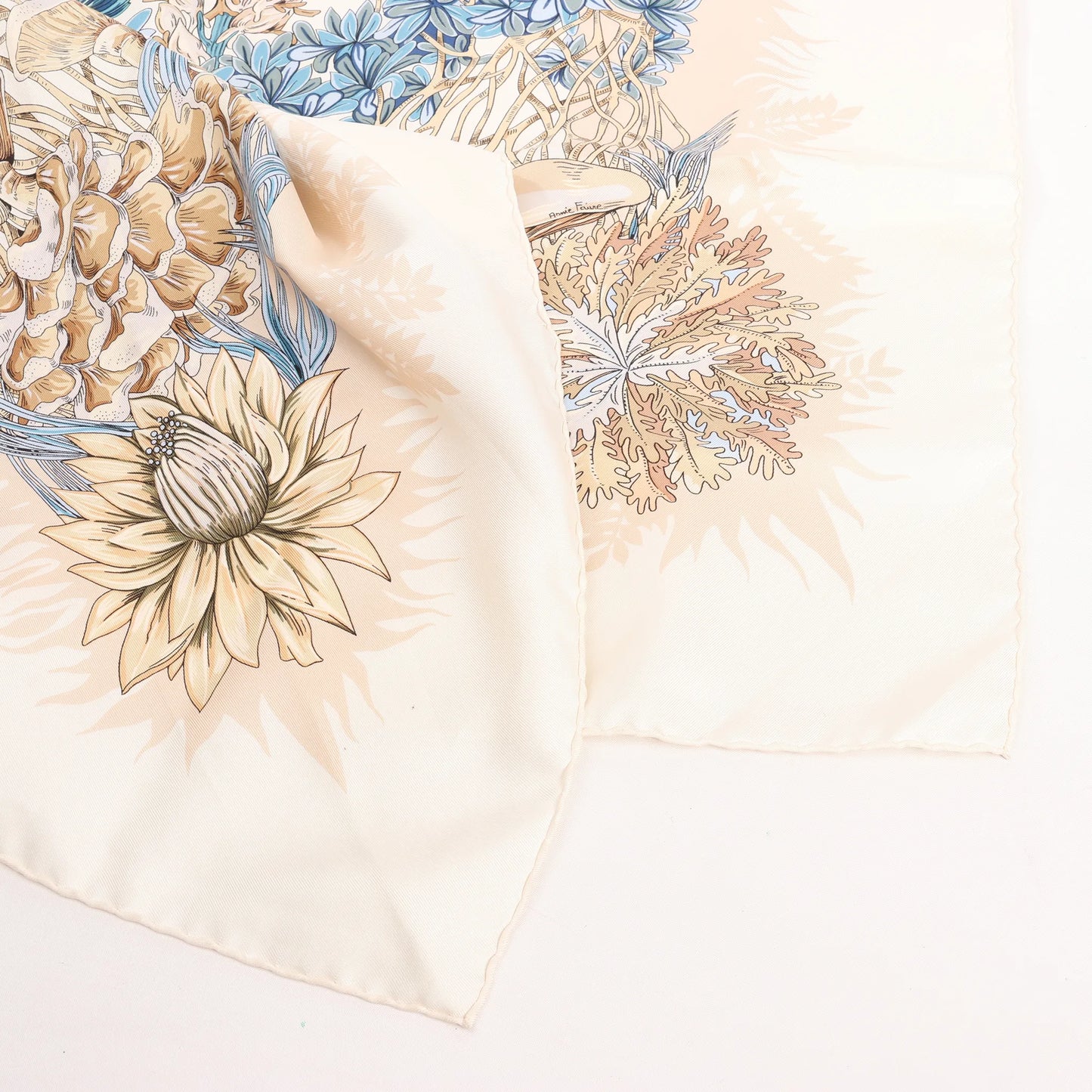 Hermès Carré 90 "LIle Deserte" Silk handkerchief in Beige