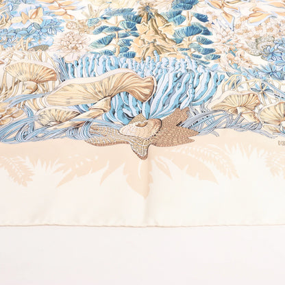 Hermès Carré 90 "LIle Deserte" Silk handkerchief in Beige