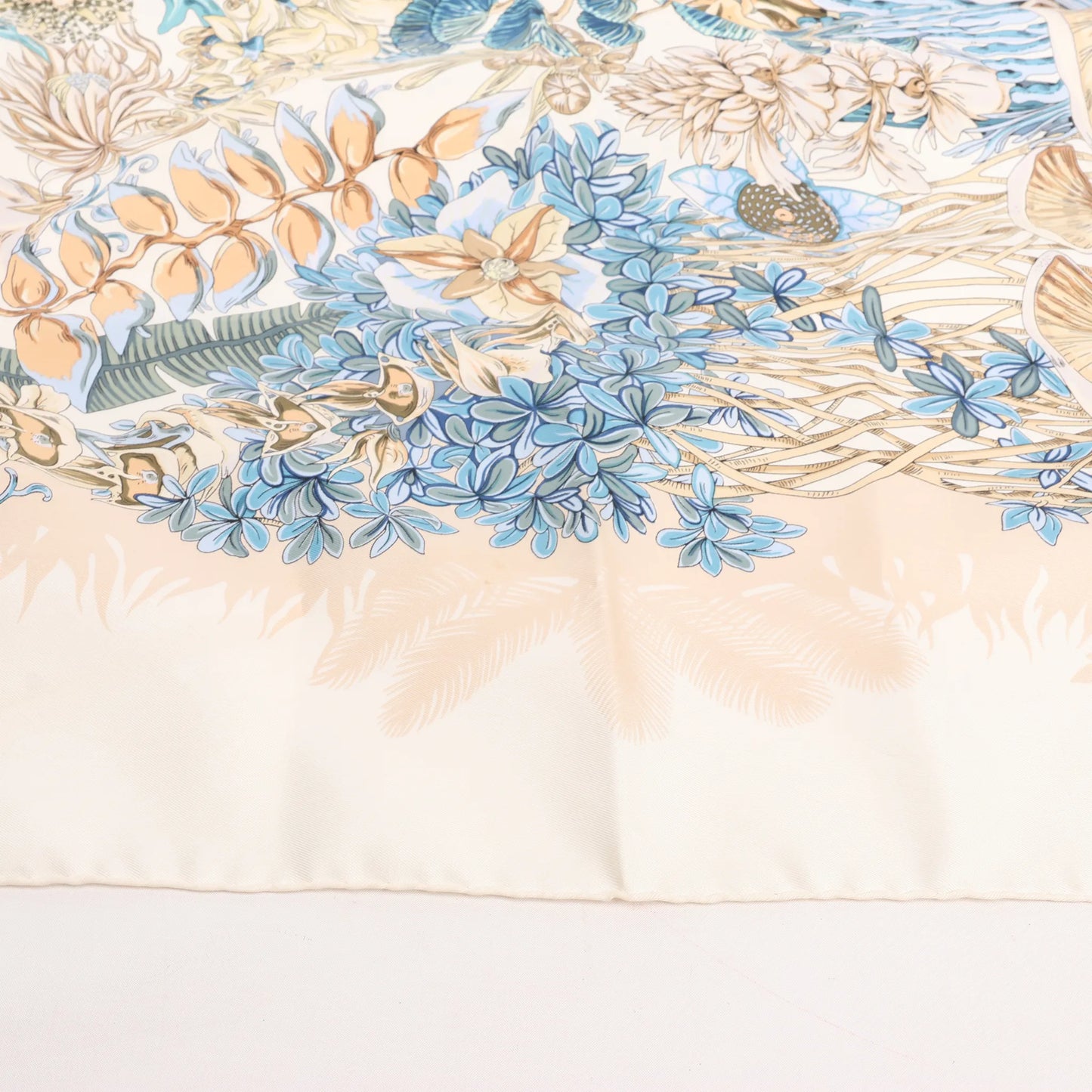 Hermès Carré 90 "LIle Deserte" Silk handkerchief in Beige