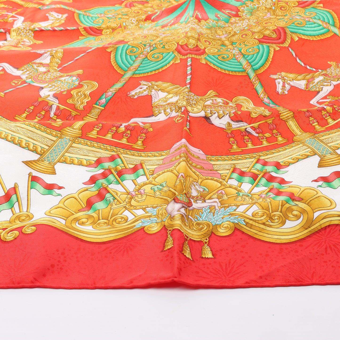 Carré Hermès Carré 90 « LUNAPARK » 100 % soie rouge