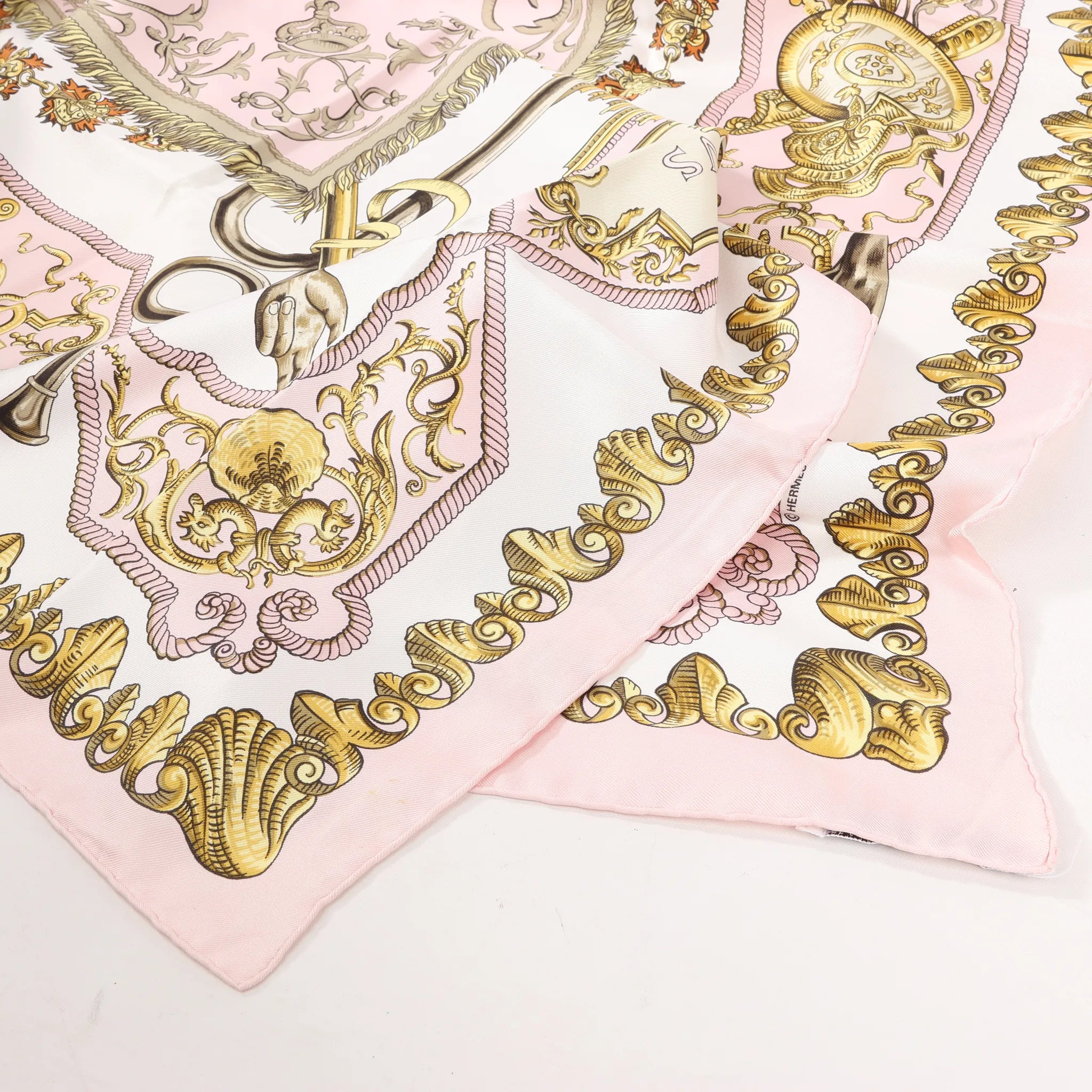 Hermès Carré 90 "LVDOVICVS MAGNVS" Silk handkerchief in Pink