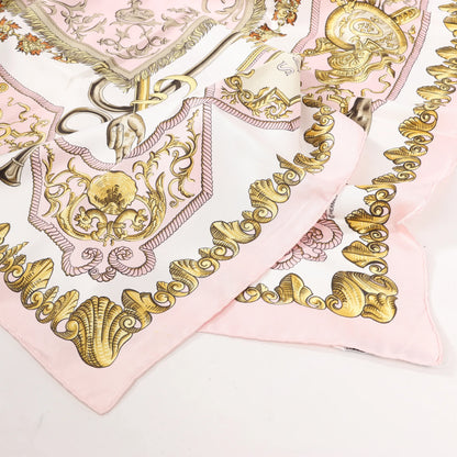 Mouchoir en soie Hermès Carré 90 « LVDOVICVS MAGNVS » rose