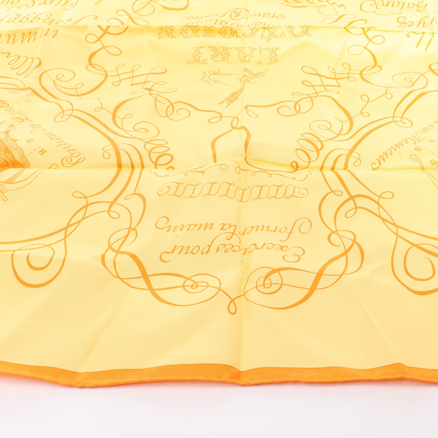 Hermès Carré 90 "L'ART D'ECRIRE" Mouchoir en soie en Jaune