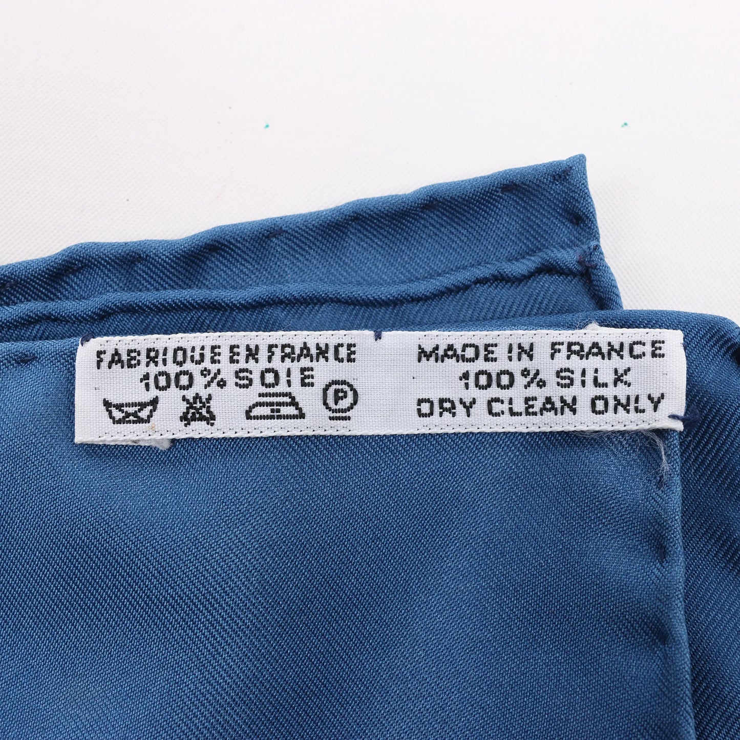 Hermès Carré 90 "L'hiver" Mouchoir en soie en Bleu