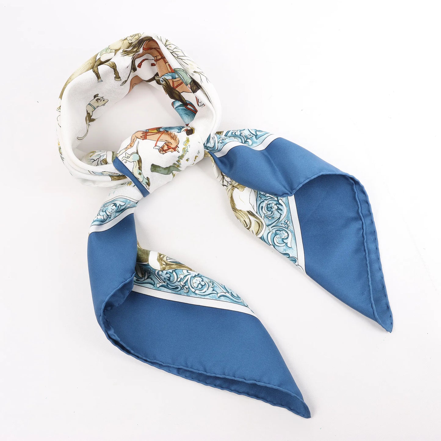 Hermès Carré 90 "L'hiver" Mouchoir en soie en Bleu