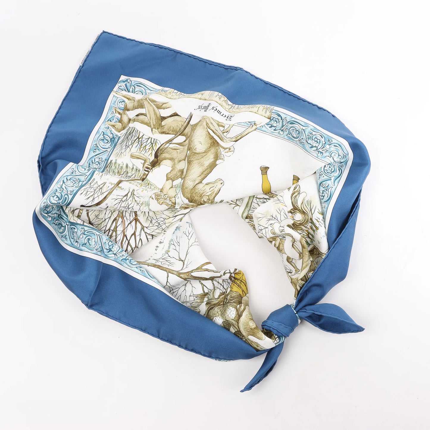 Hermès Carré 90 "L'hiver" Mouchoir en soie en Bleu