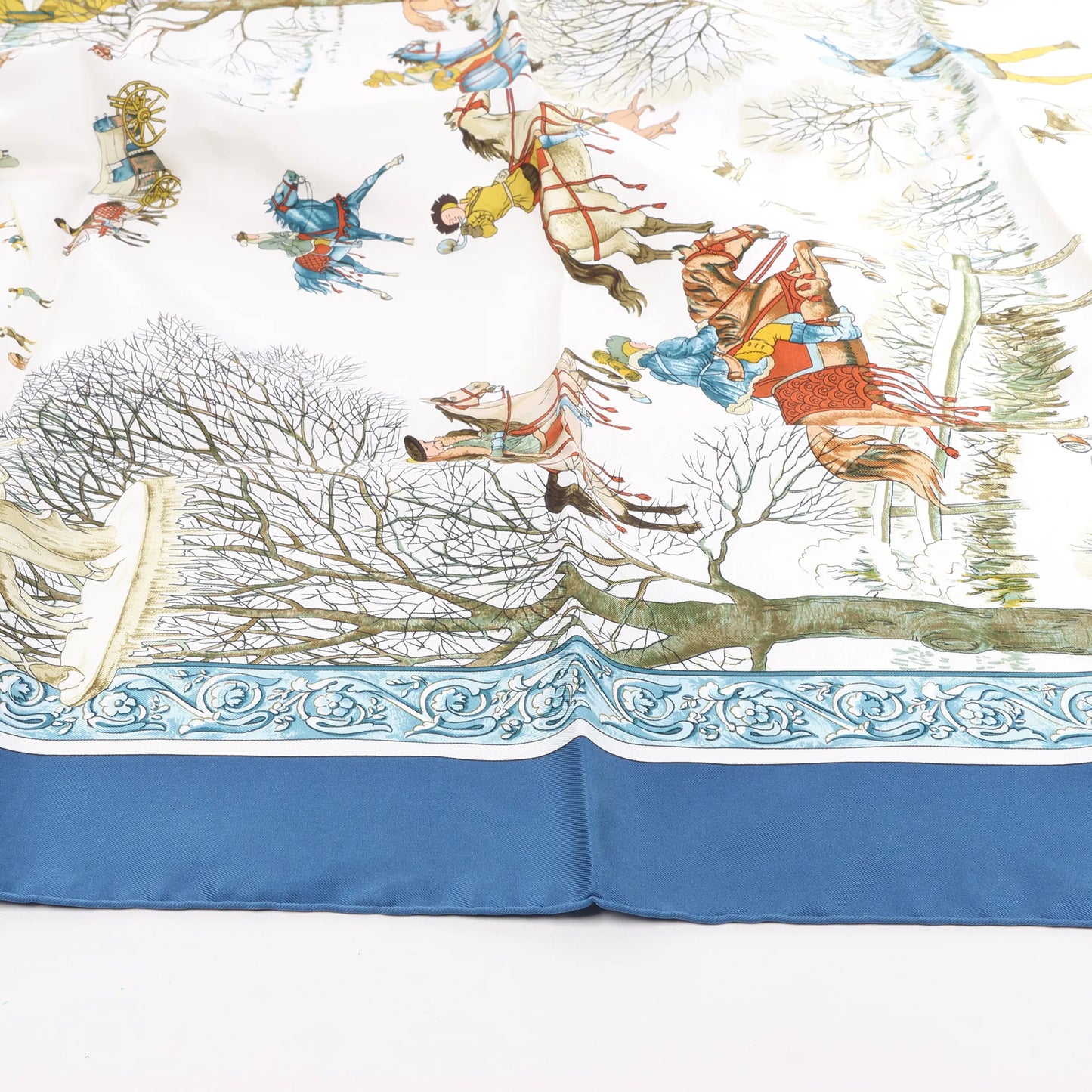 Hermès Carré 90 "L'hiver" Mouchoir en soie en Bleu