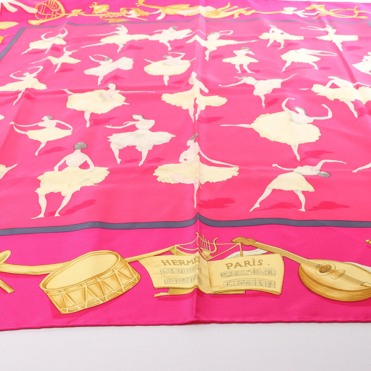 Hermès Carré 90 "La Dance ballet" Silk handkerchief in Pink