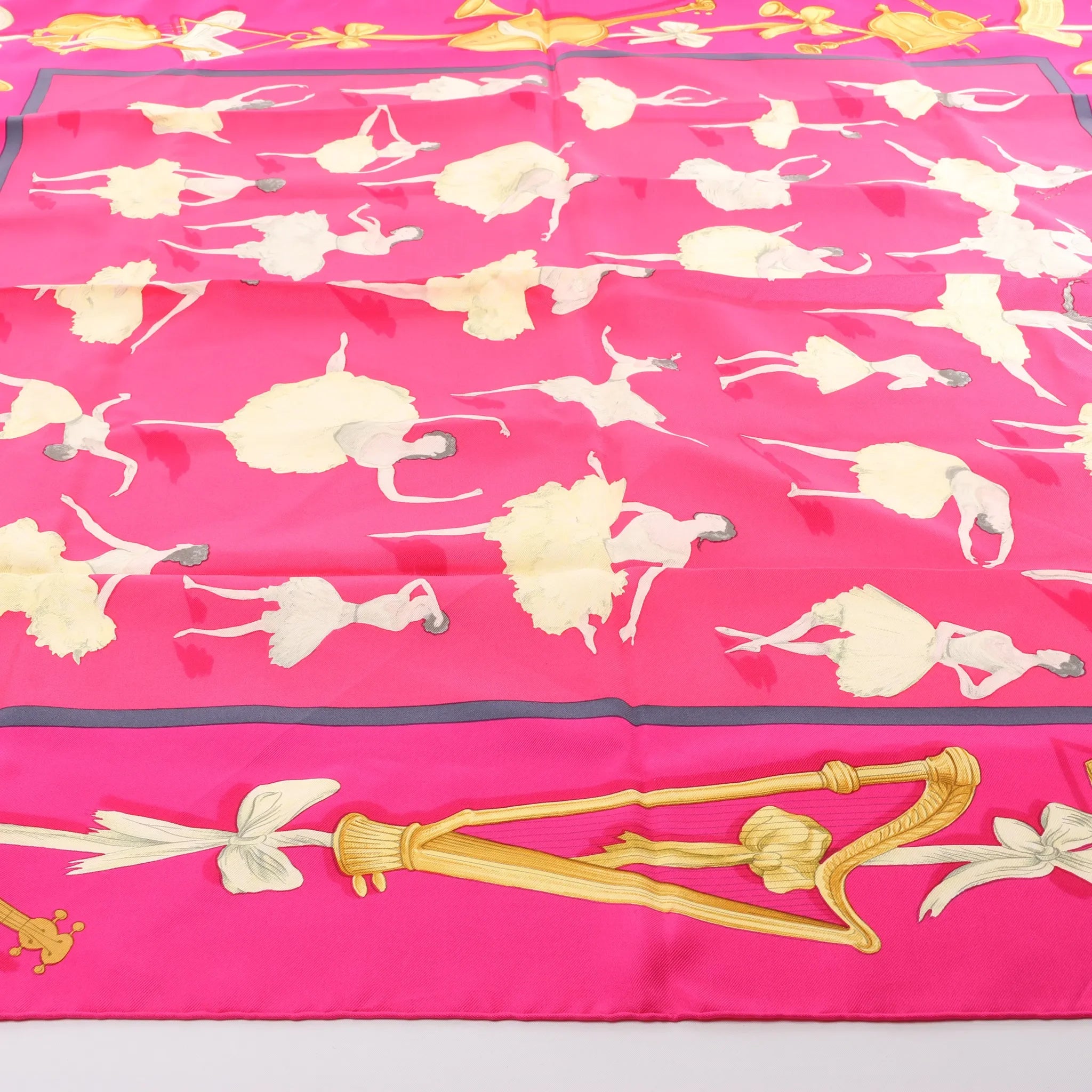 Hermès Carré 90 "La Dance ballet" Silk handkerchief in Pink