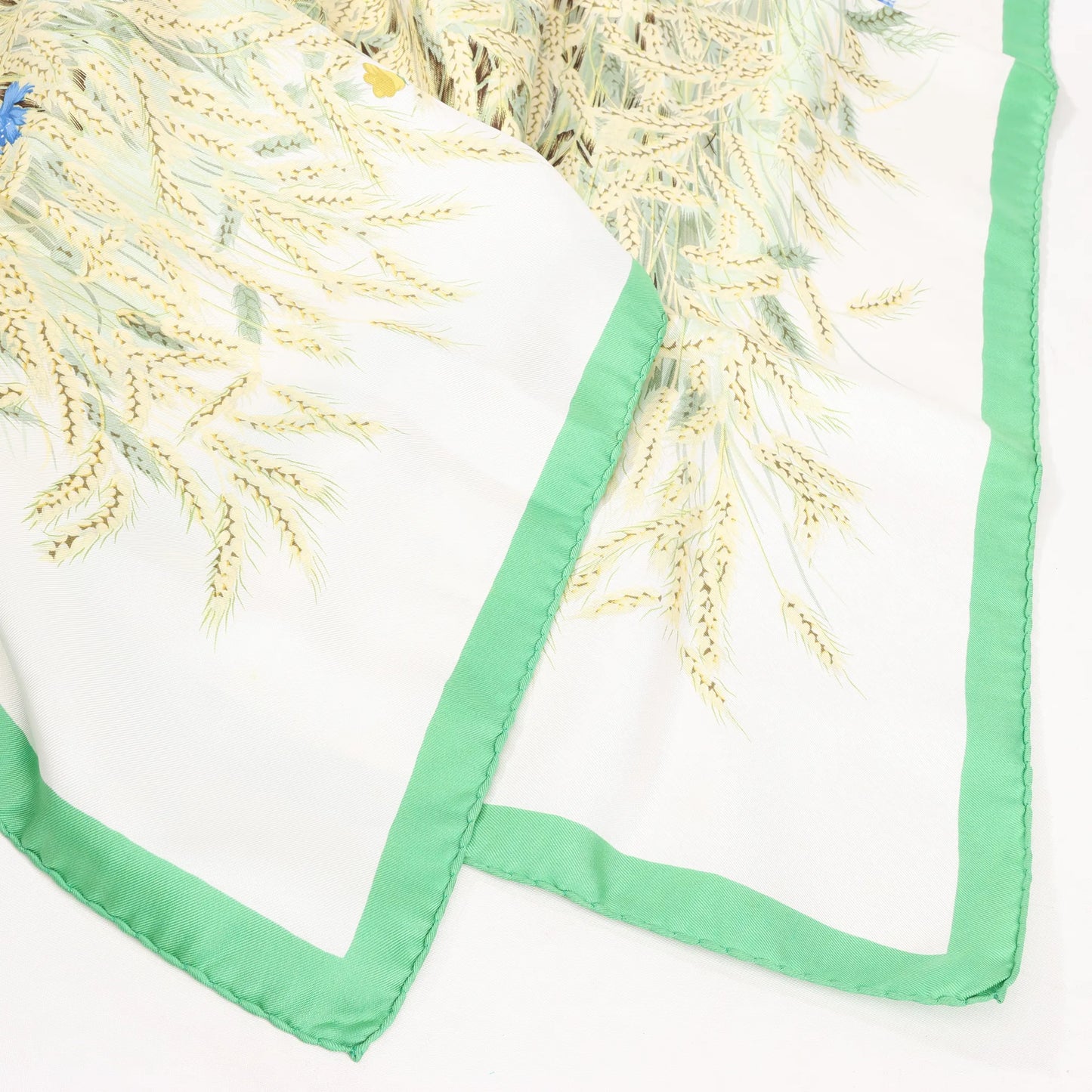 Hermès Carré 90 "Lapins Dans un Champ de blé" Silk handkerchief in Green