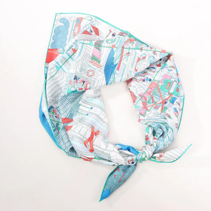 Hermès Carré 90 "Le Grand Prix du Faubourg" Mouchoir en soie en Bleu