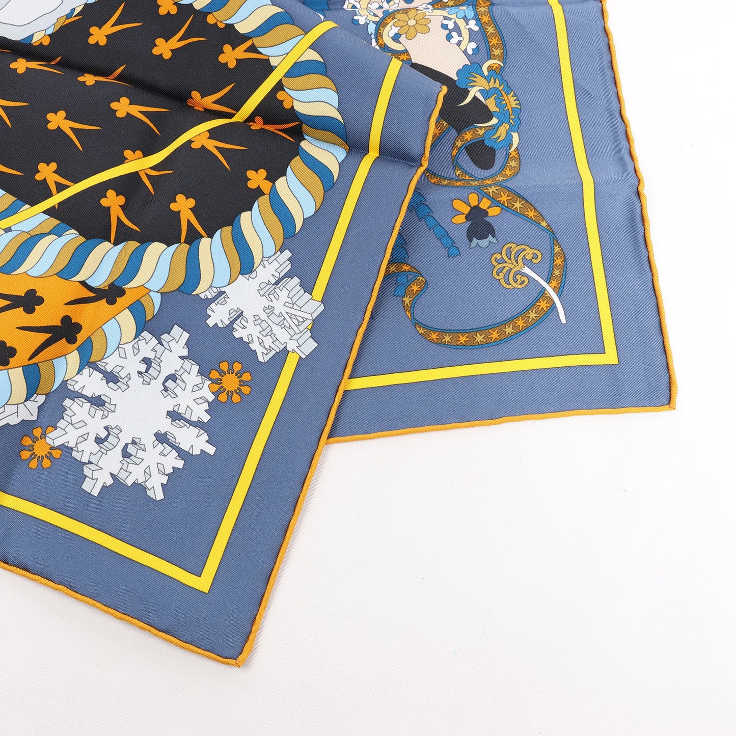 Hermès Carré 90 "Le Sacre des Saisons" Silk handkerchief in Gray