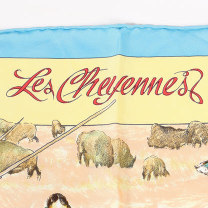 Hermès Carré 90 „Les Cheyennes“ Seidentaschentuch in Beige x Blau