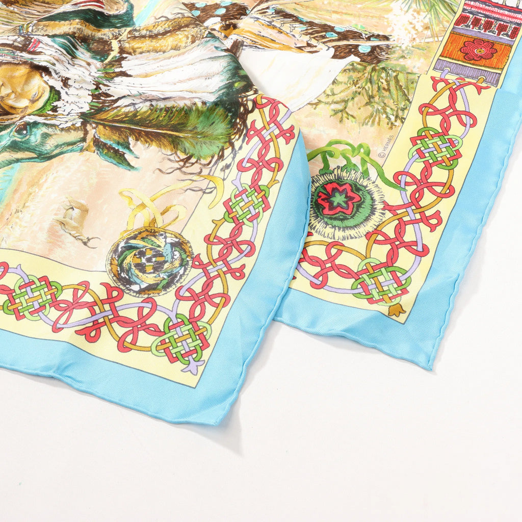 Hermès Carré 90 "Les Cheyennes" Silk handkerchief in Beige x Blue