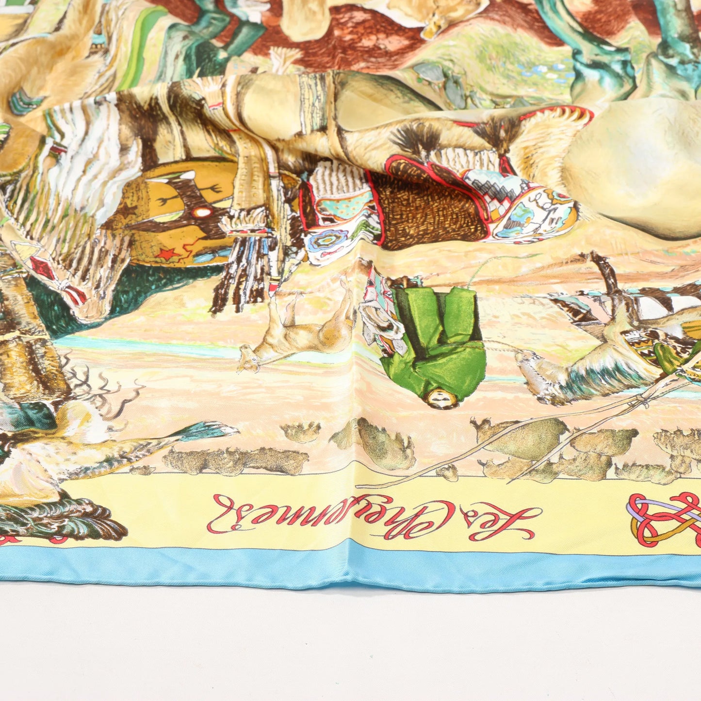 Hermès Carré 90 „Les Cheyennes“ Seidentaschentuch in Beige x Blau