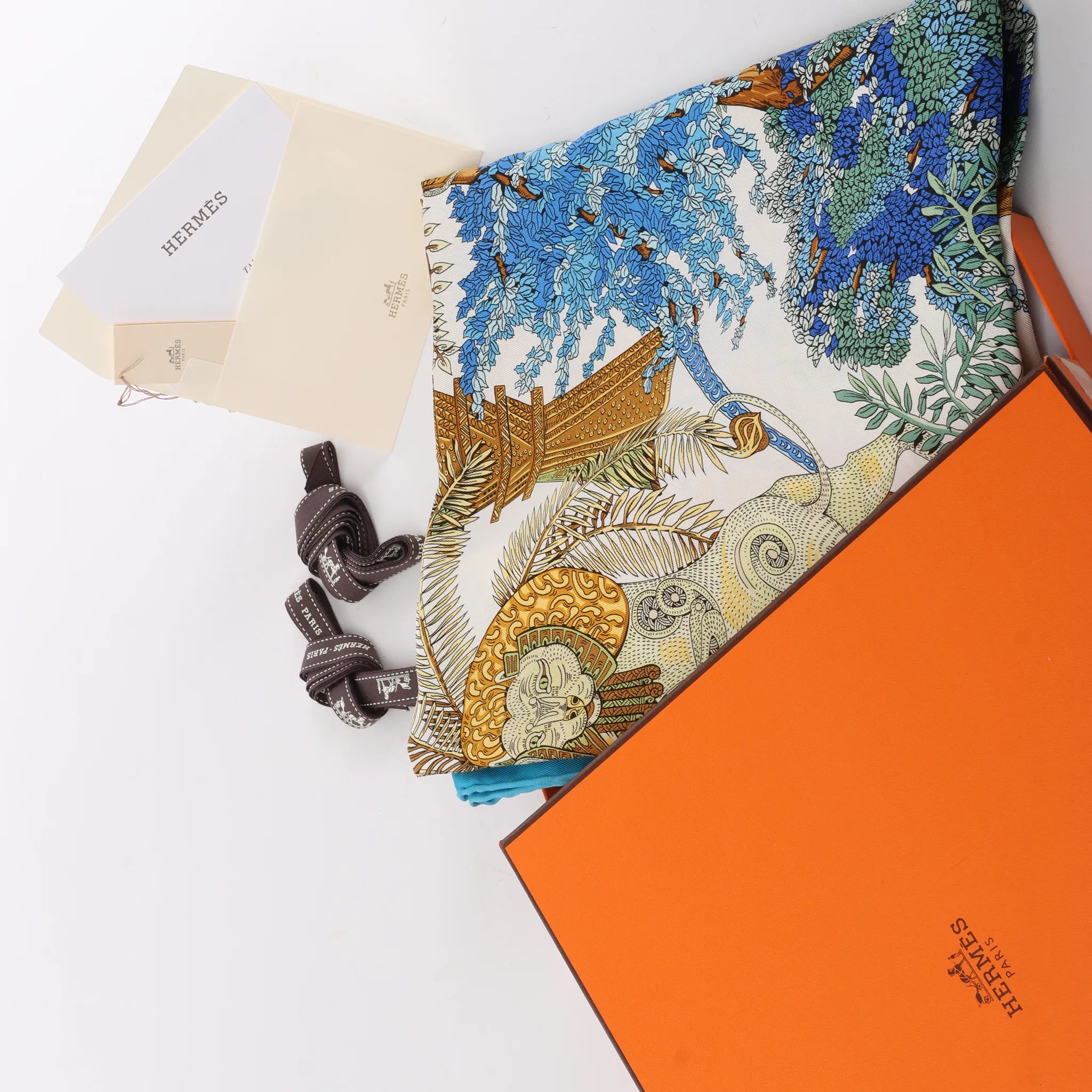 Hermès Carré 90 "Les Legendes de L'Arbre" Silk handkerchief in Blue