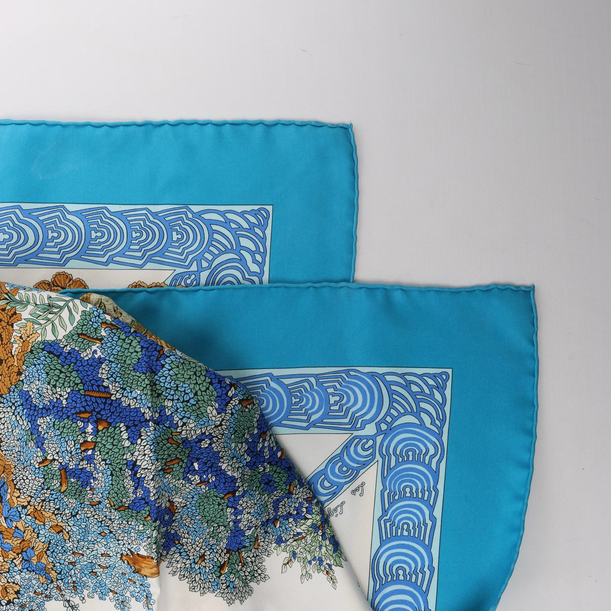 Hermès Carré 90 "Les Legendes de L'Arbre" Silk handkerchief in Blue