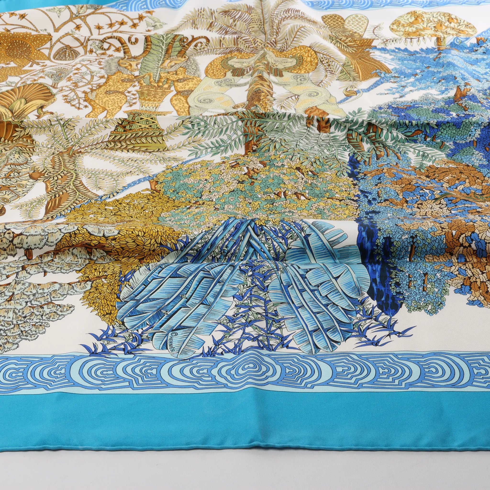Hermès Carré 90 "Les Legendes de L'Arbre" Silk handkerchief in Blue