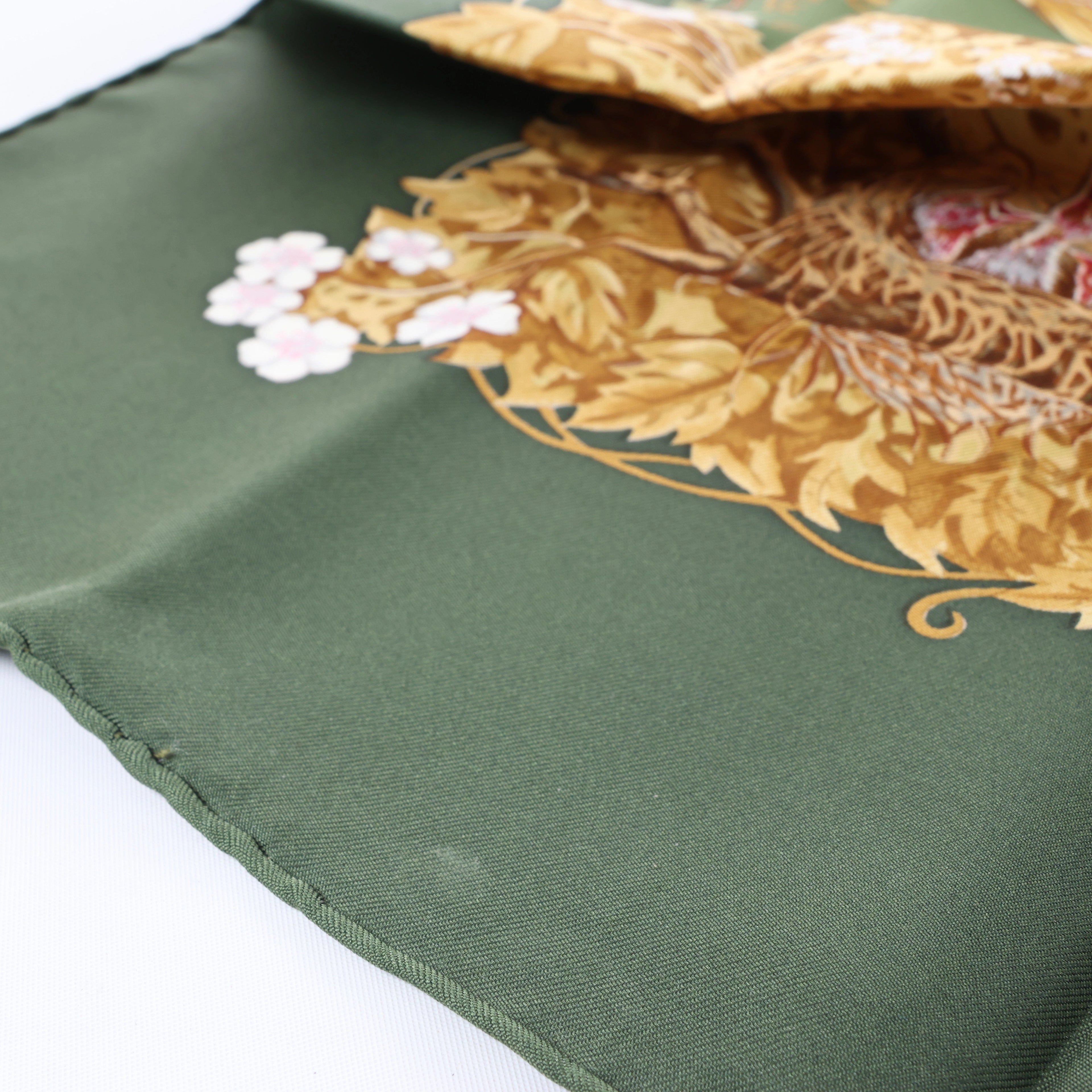 Hermès Carré 90 "Les Quatre Saisons" Silk handkerchief in Green