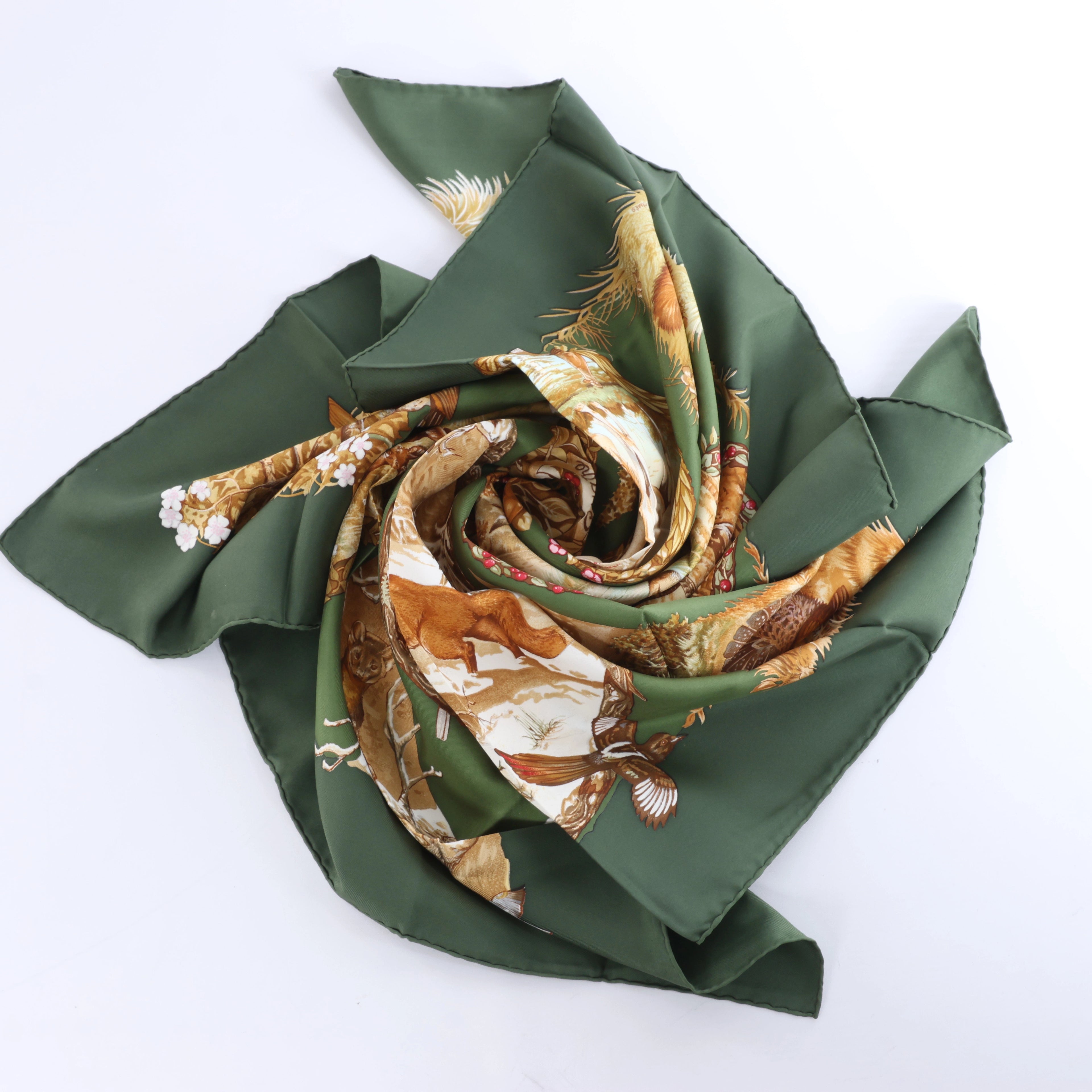 Hermès Carré 90 "Les Quatre Saisons" Silk handkerchief in Green