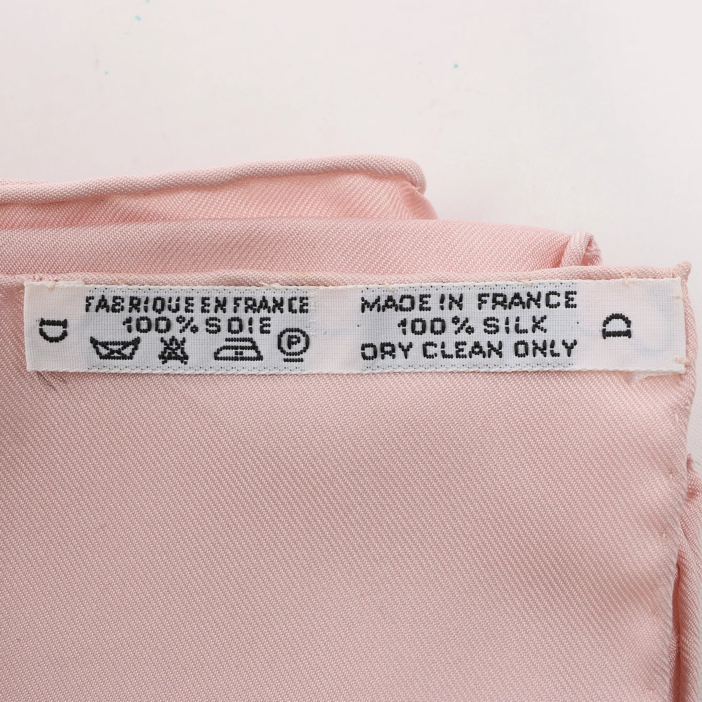 Hermès Carré 90 "Les Quatre Saisons" Silk handkerchief in Pink