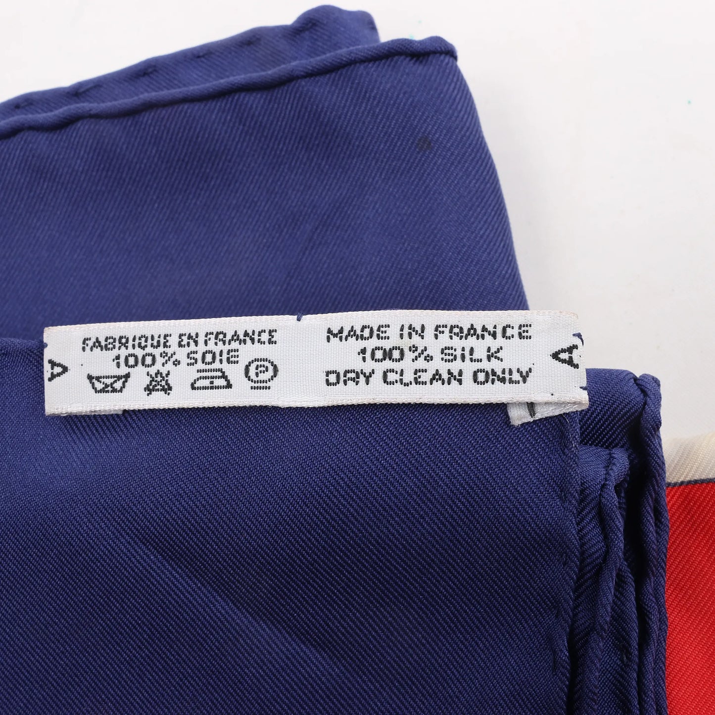 Hermès Carré 90 "MORS&FILETS" Silk handkerchief in Red x Navy Blue
