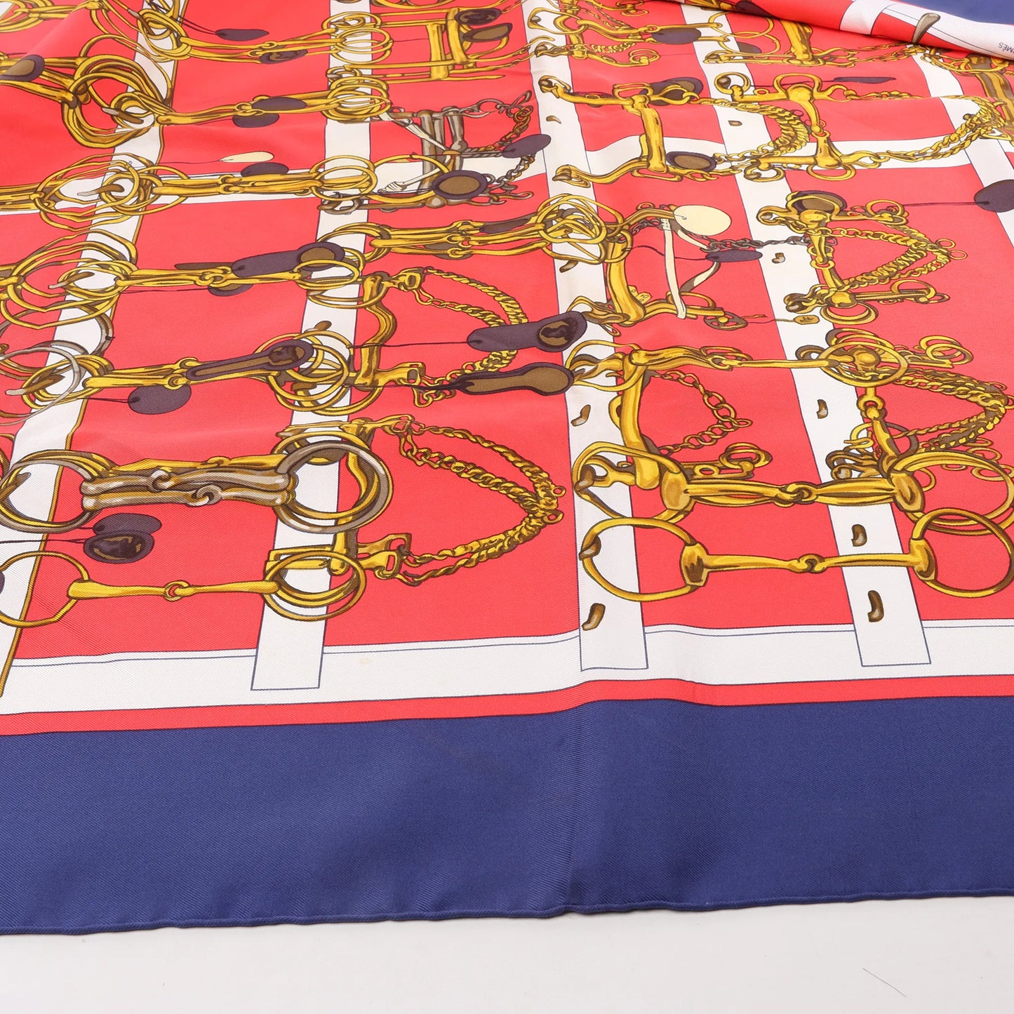 Hermès Carré 90 "MORS&FILETS" Silk handkerchief in Red x Navy Blue