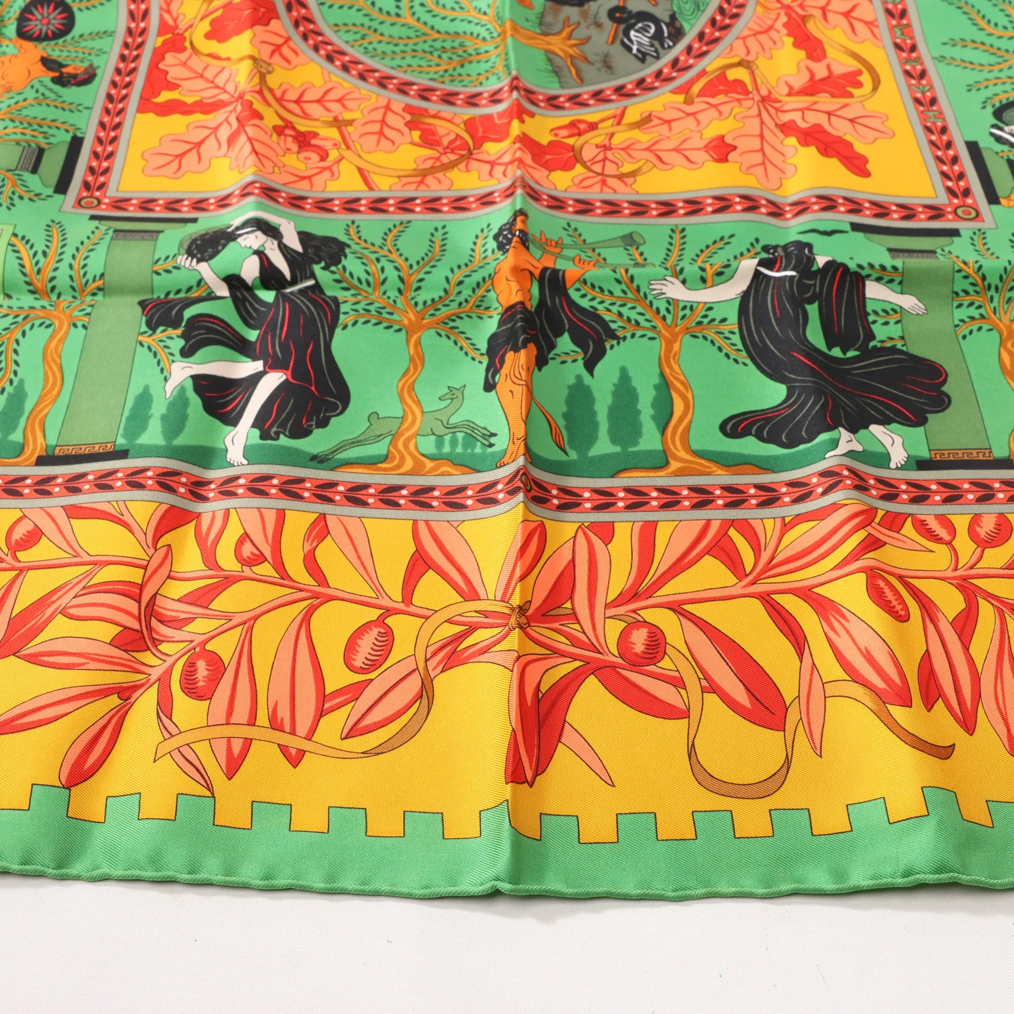 Hermès Carré 90 "MUSIQUE DES DIEUX" Silk handkerchief in Orange x Green