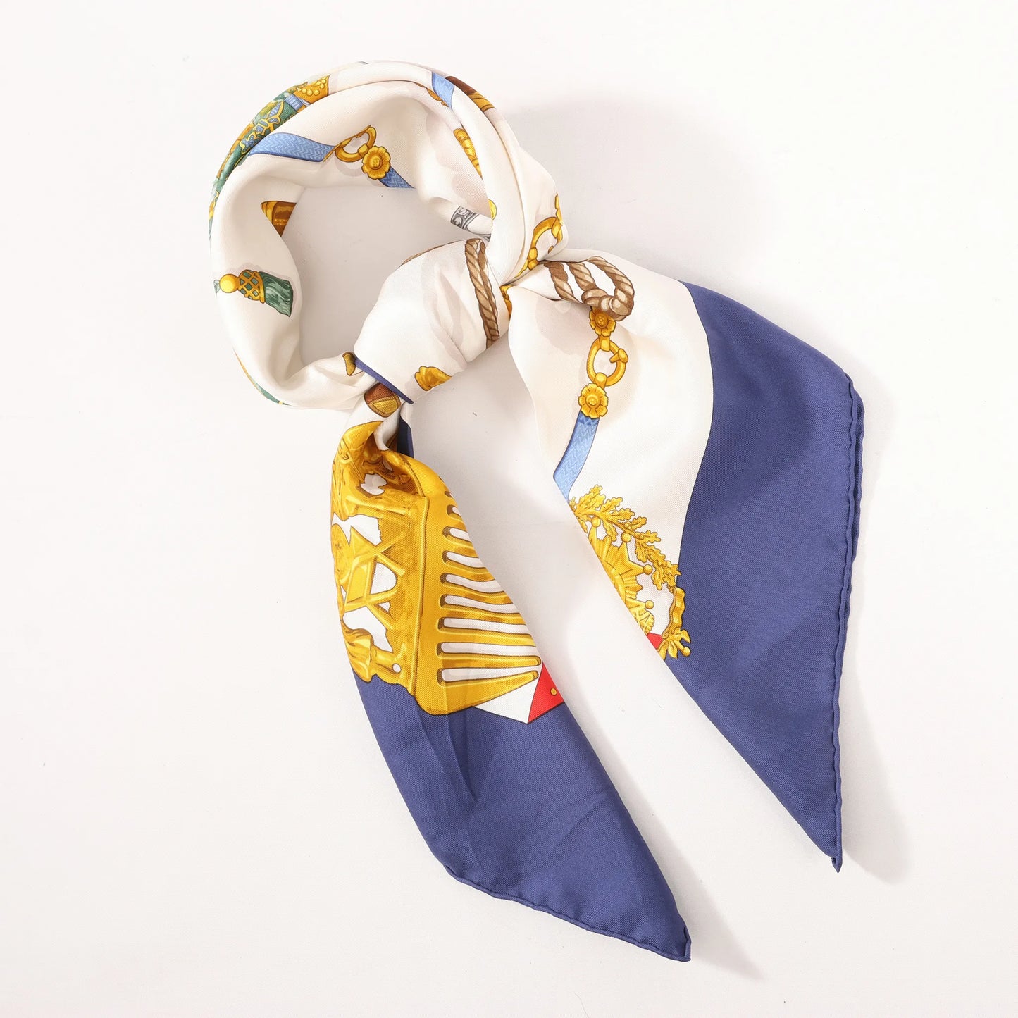 Hermès Carré 90 „Memoire d'Hermes“ Seidentaschentuch in Marineblau