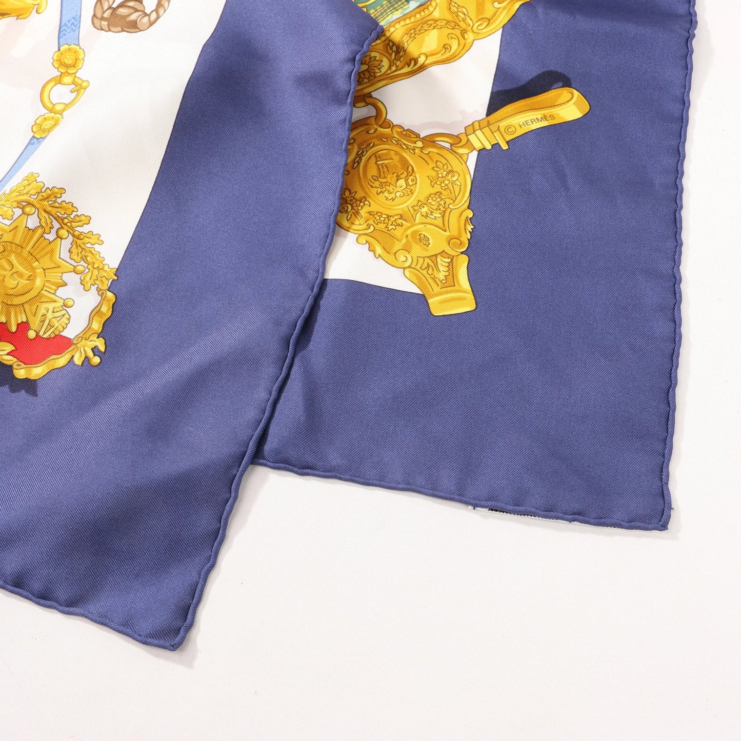 Hermès Carré 90 „Memoire d'Hermes“ Seidentaschentuch in Marineblau