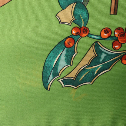 Hermès Carré 90 "Neige d' Antan" Silk handkerchief in Green