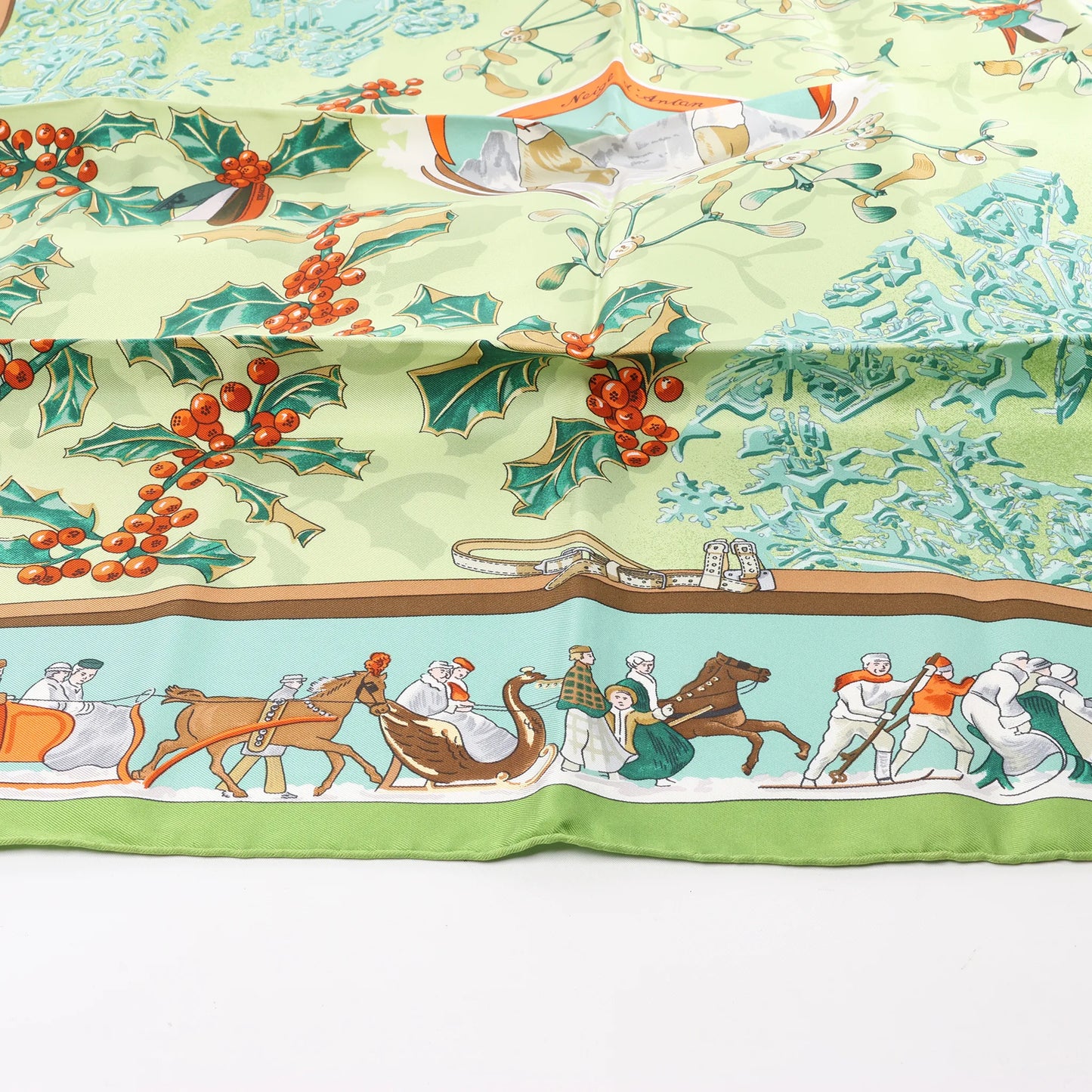 Hermès Carré 90 "Neige d' Antan" Silk handkerchief in Green