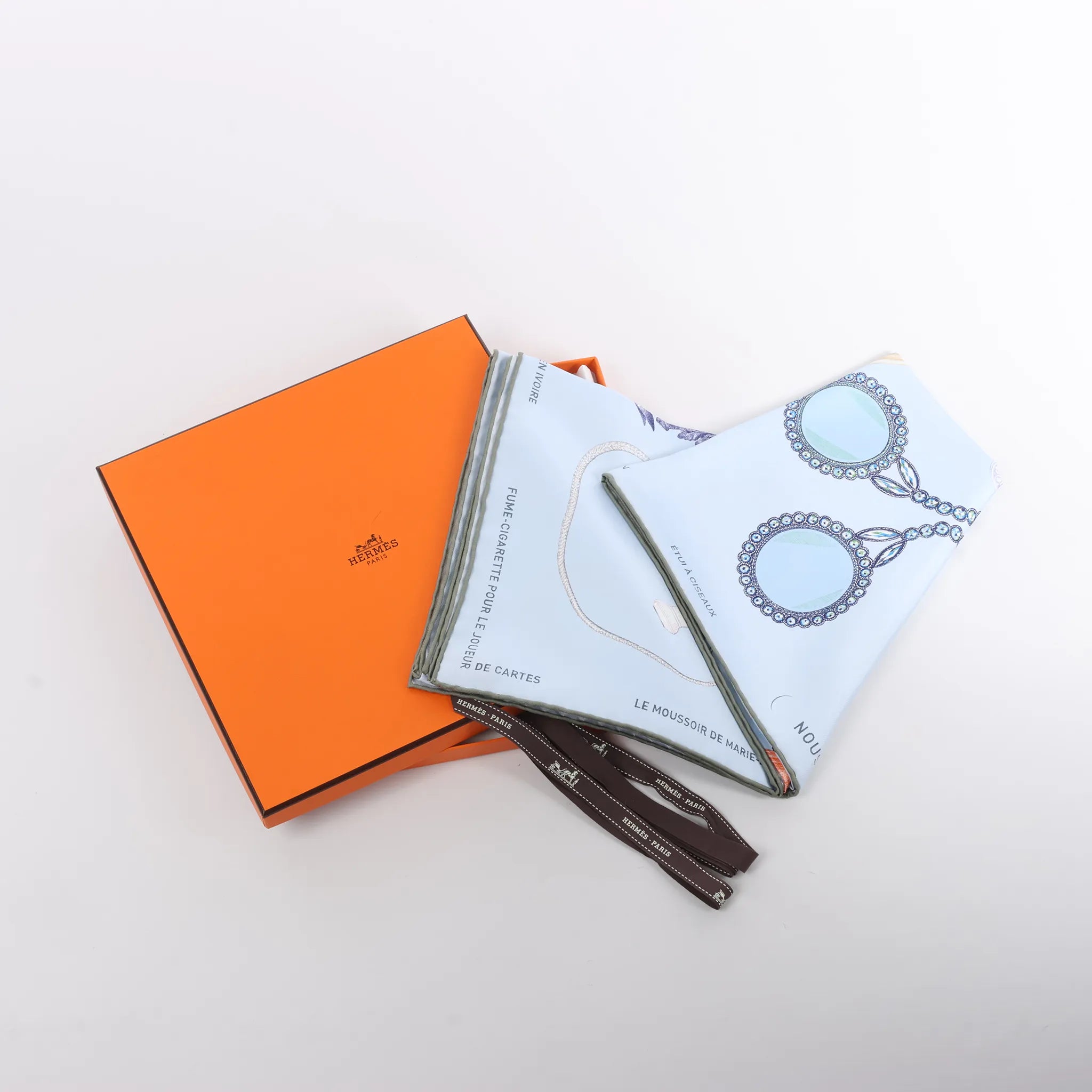 Hermès Carré 90 "Nous Sommes Inséparables" Silk handkerchief in Blue