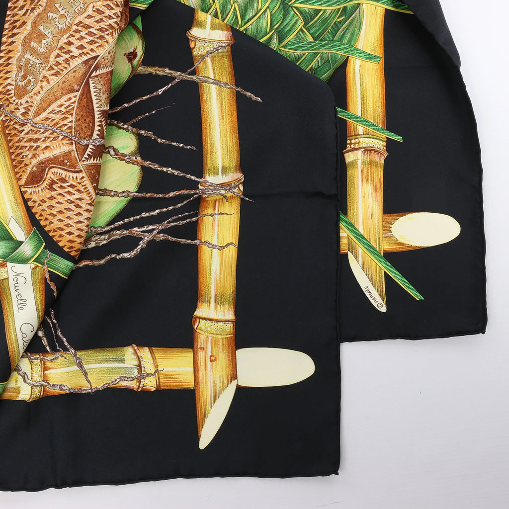 Hermès Carré 90 "Nouvelle Coledonie" Silk handkerchief in Black x Green