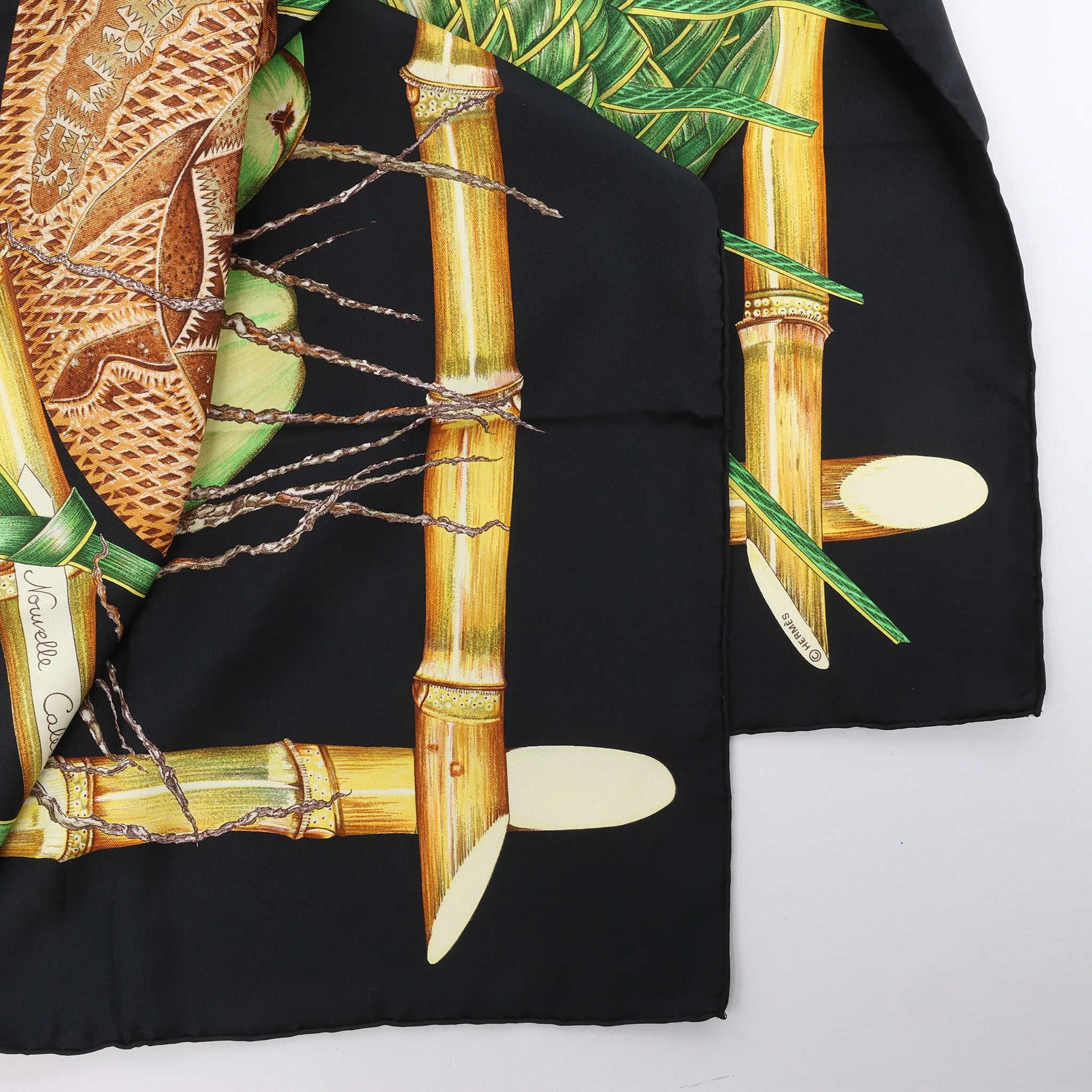 Hermès Carré 90 "Nouvelle Coledonie" Silk handkerchief in Black x Green
