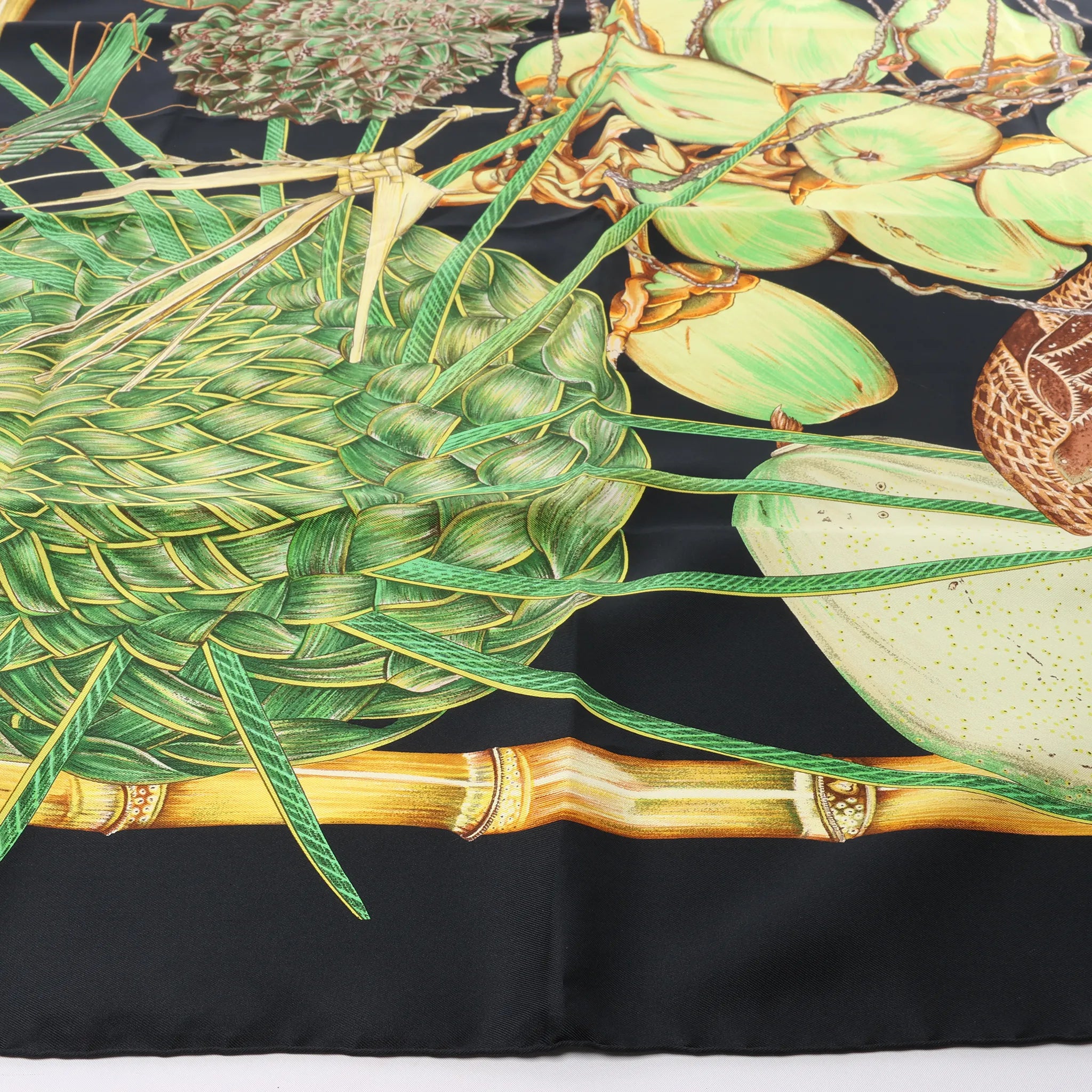 Hermès Carré 90 "Nouvelle Coledonie" Silk handkerchief in Black x Green