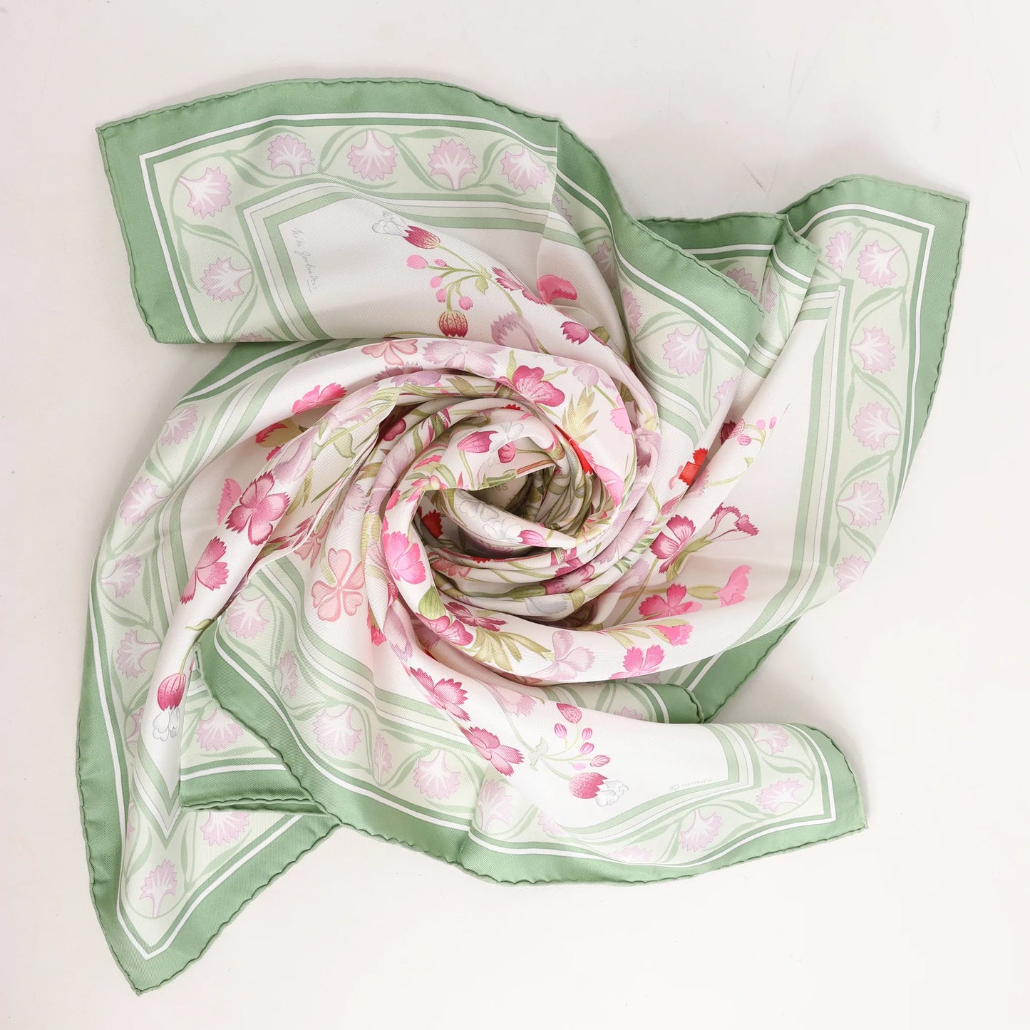 Hermès Carré 90 "OEillets sauvages et autres Caryophyllees" Silk handkerchief in Green