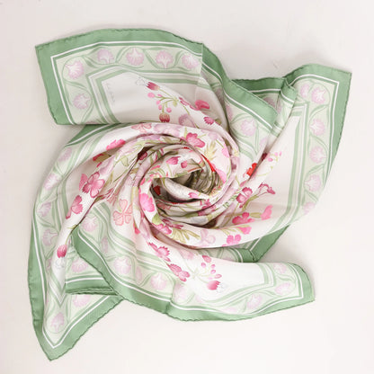 Hermès Carré 90 "OEillets sauvages et autres Caryophyllees" Silk handkerchief in Green