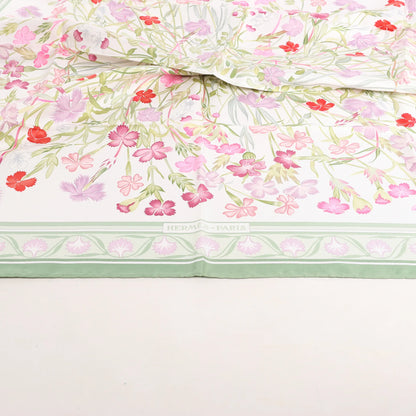 Hermès Carré 90 "OEillets sauvages et autres Caryophyllees" Silk handkerchief in Green