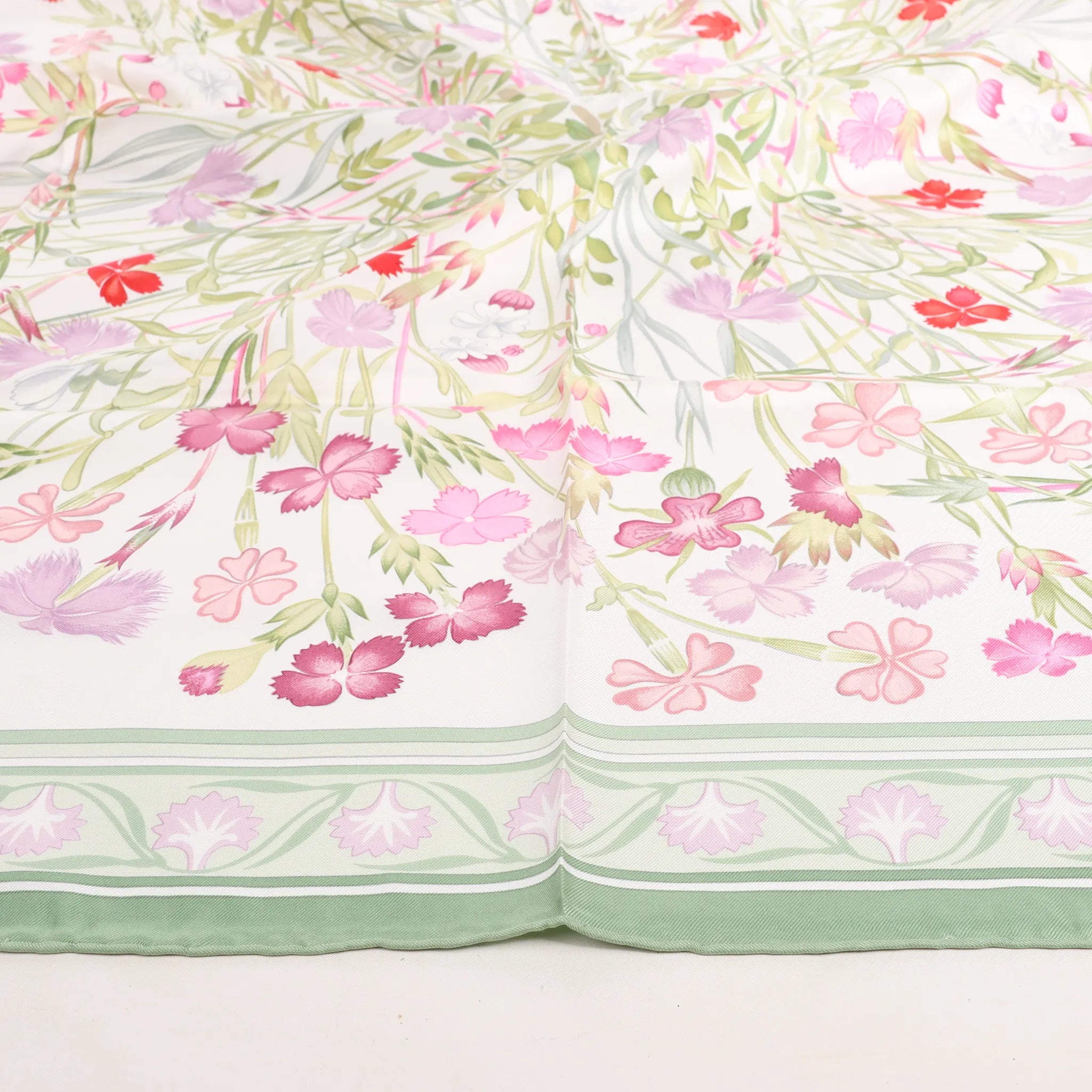 Hermès Carré 90 "OEillets sauvages et autres Caryophyllees" Silk handkerchief in Green
