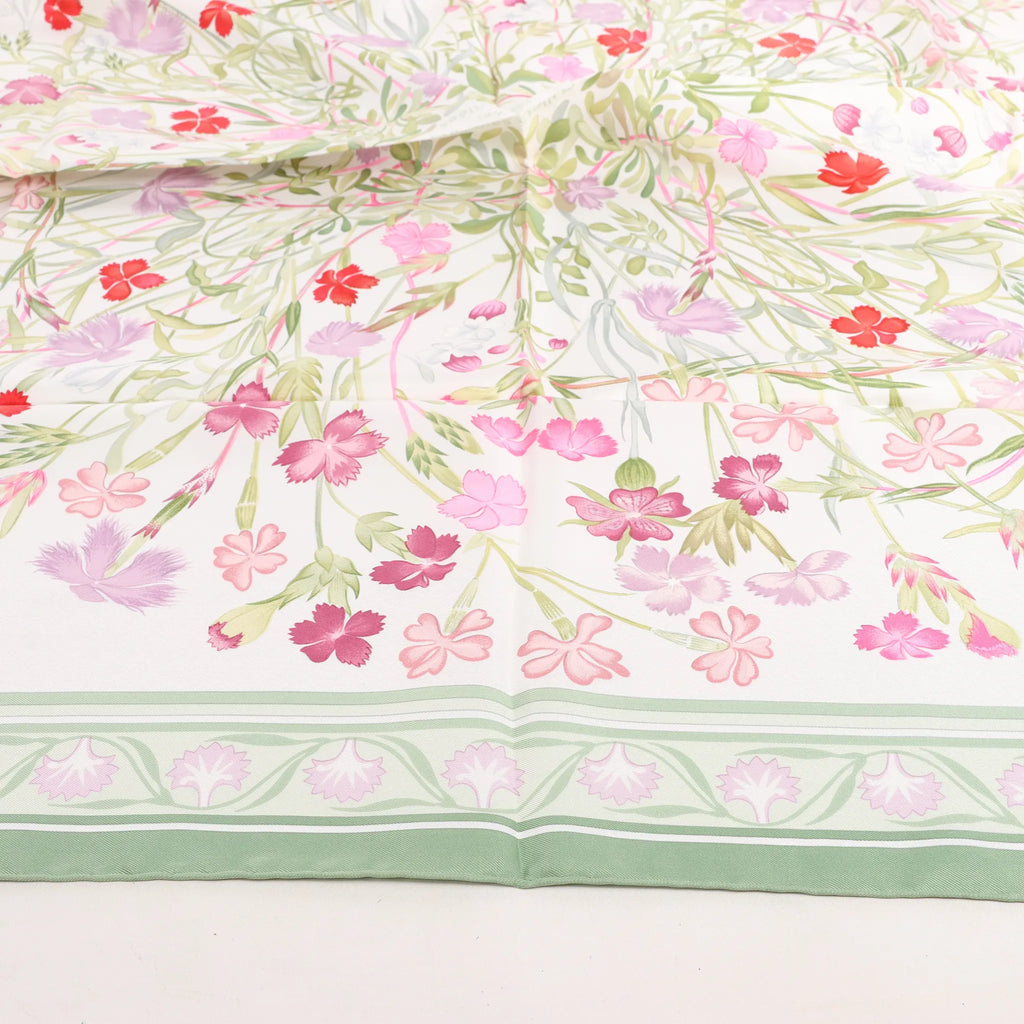 Hermès Carré 90 "OEillets sauvages et autres Caryophyllees" Silk handkerchief in Green