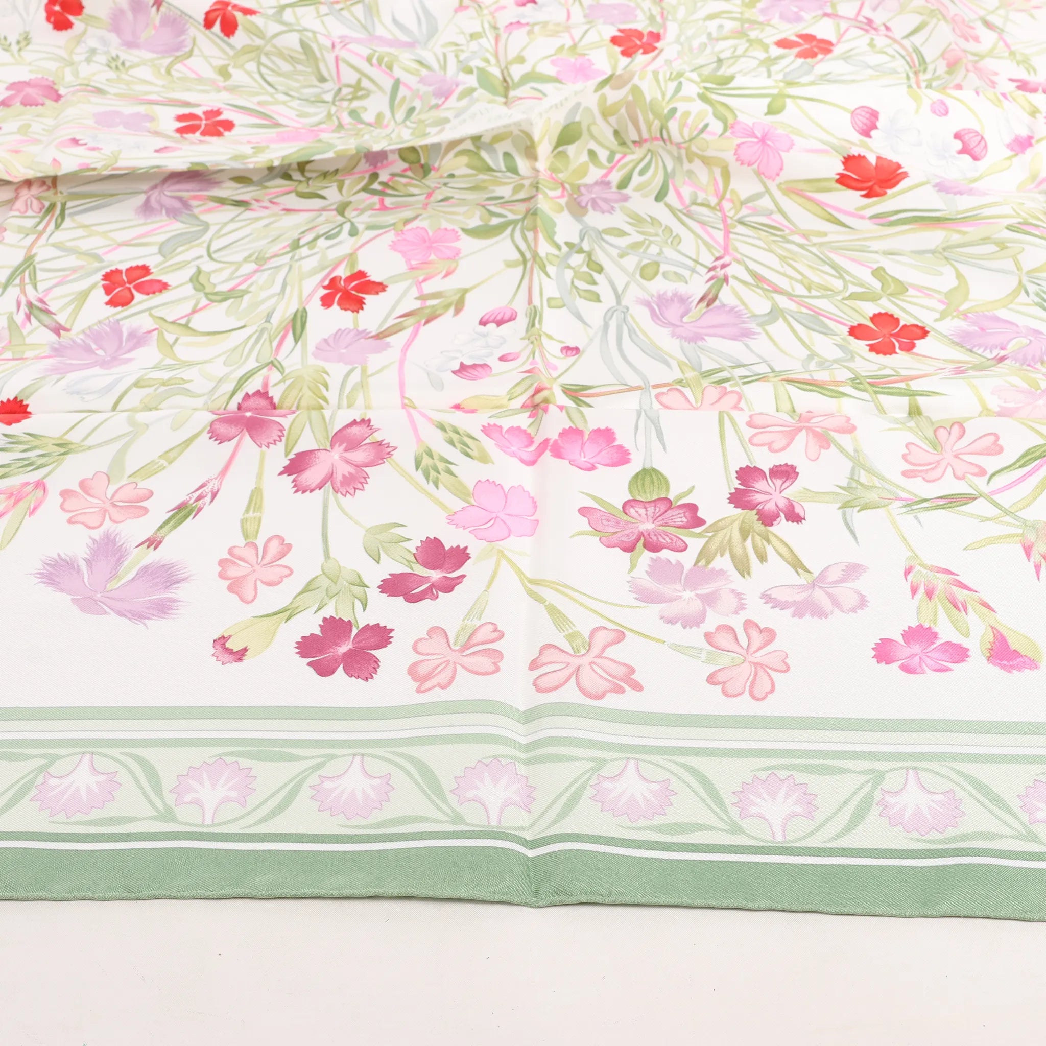Hermès Carré 90 "OEillets sauvages et autres Caryophyllees" Silk handkerchief in Green