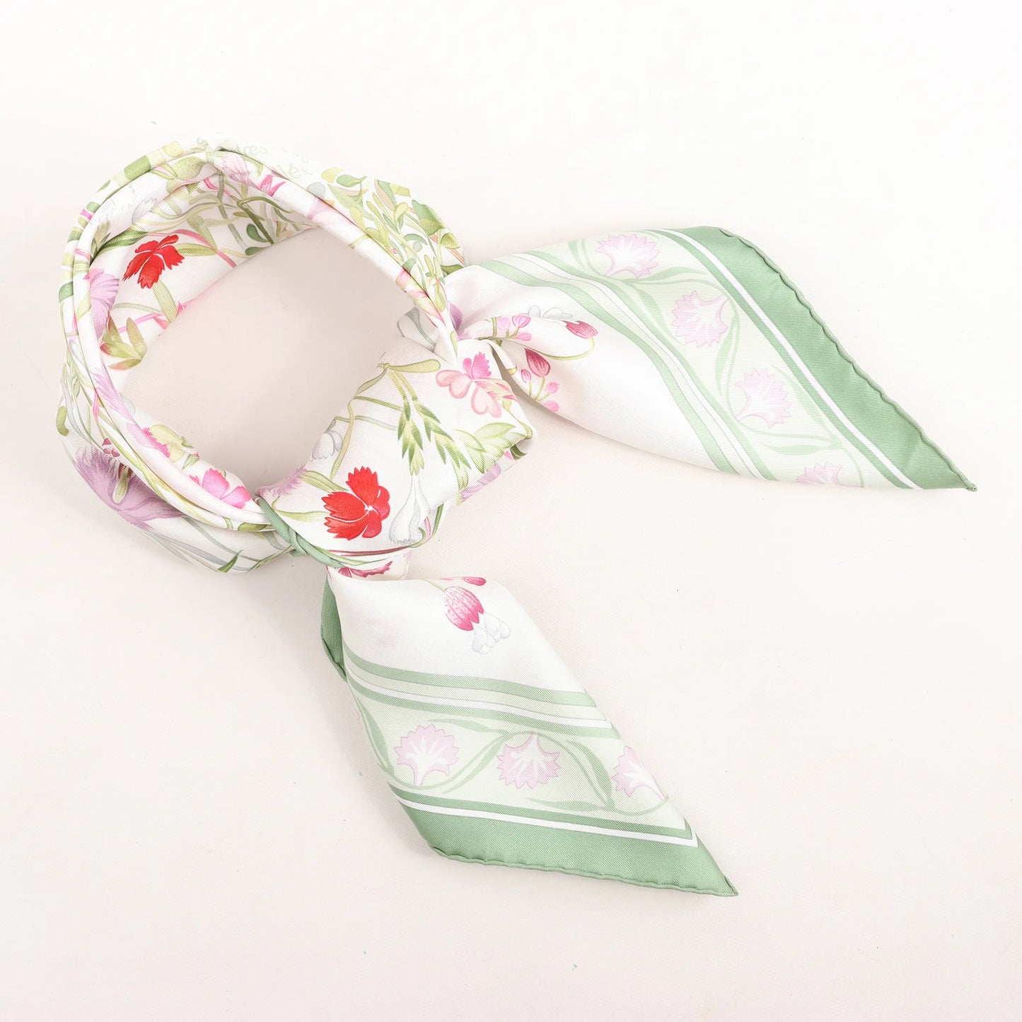 Hermès Carré 90 "OEillets sauvages et autres Caryophyllees" Silk handkerchief in Green