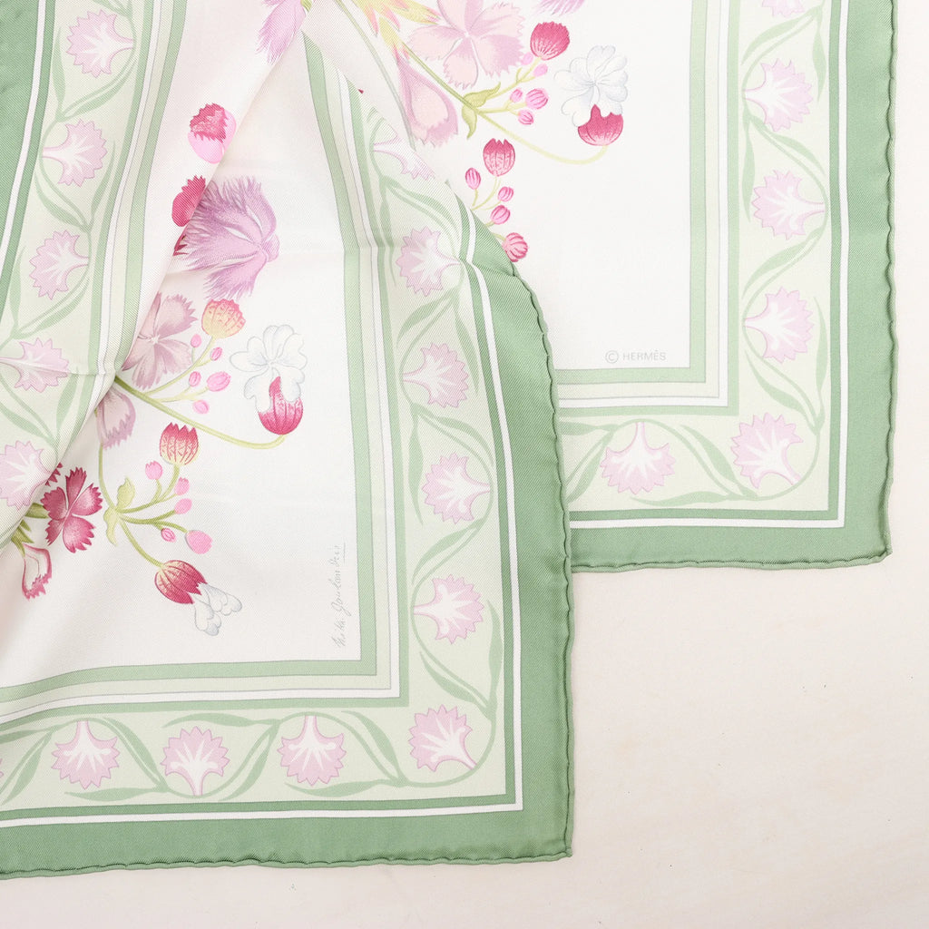 Hermès Carré 90 "OEillets sauvages et autres Caryophyllees" Silk handkerchief in Green