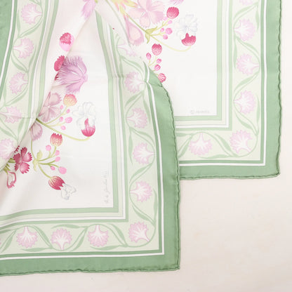 Hermès Carré 90 "OEillets sauvages et autres Caryophyllees" Silk handkerchief in Green