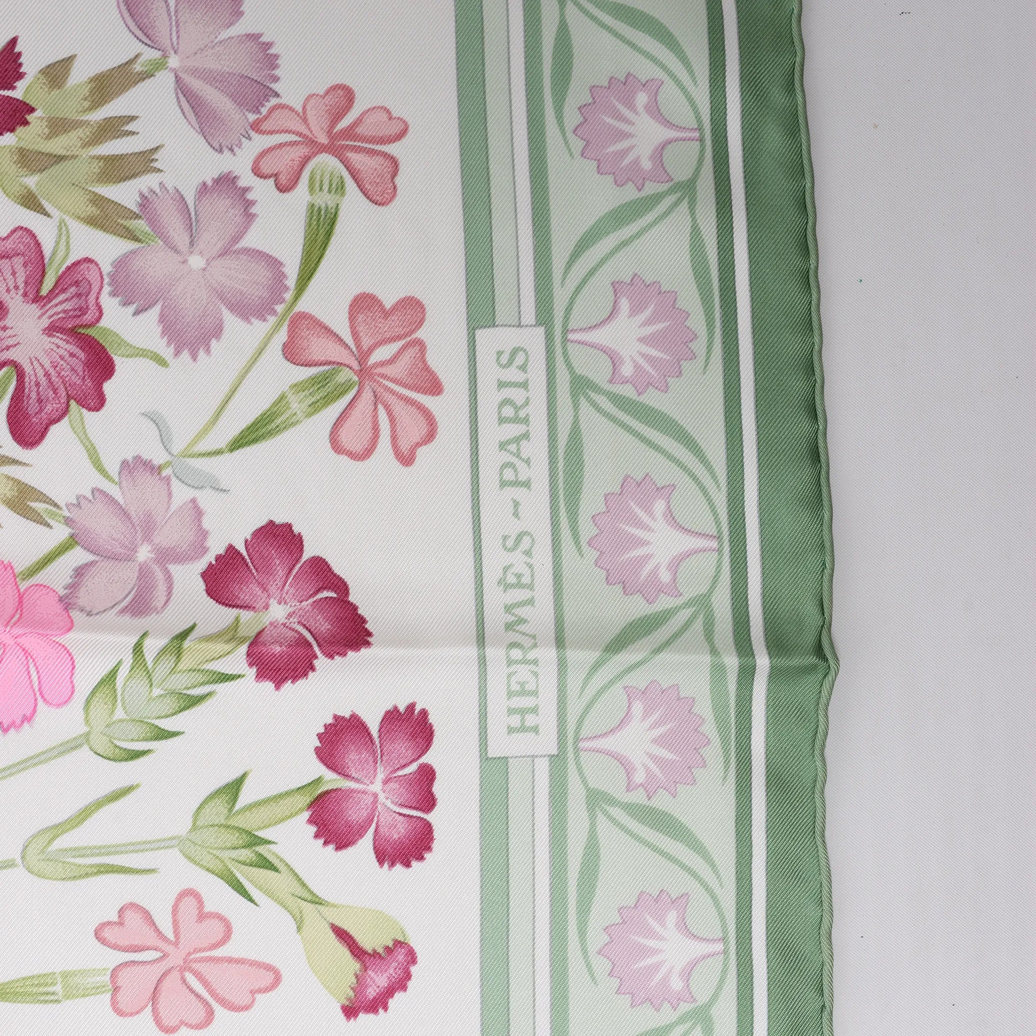 Hermès Carré 90 "OEillets sauvages" Silk handkerchief in Green